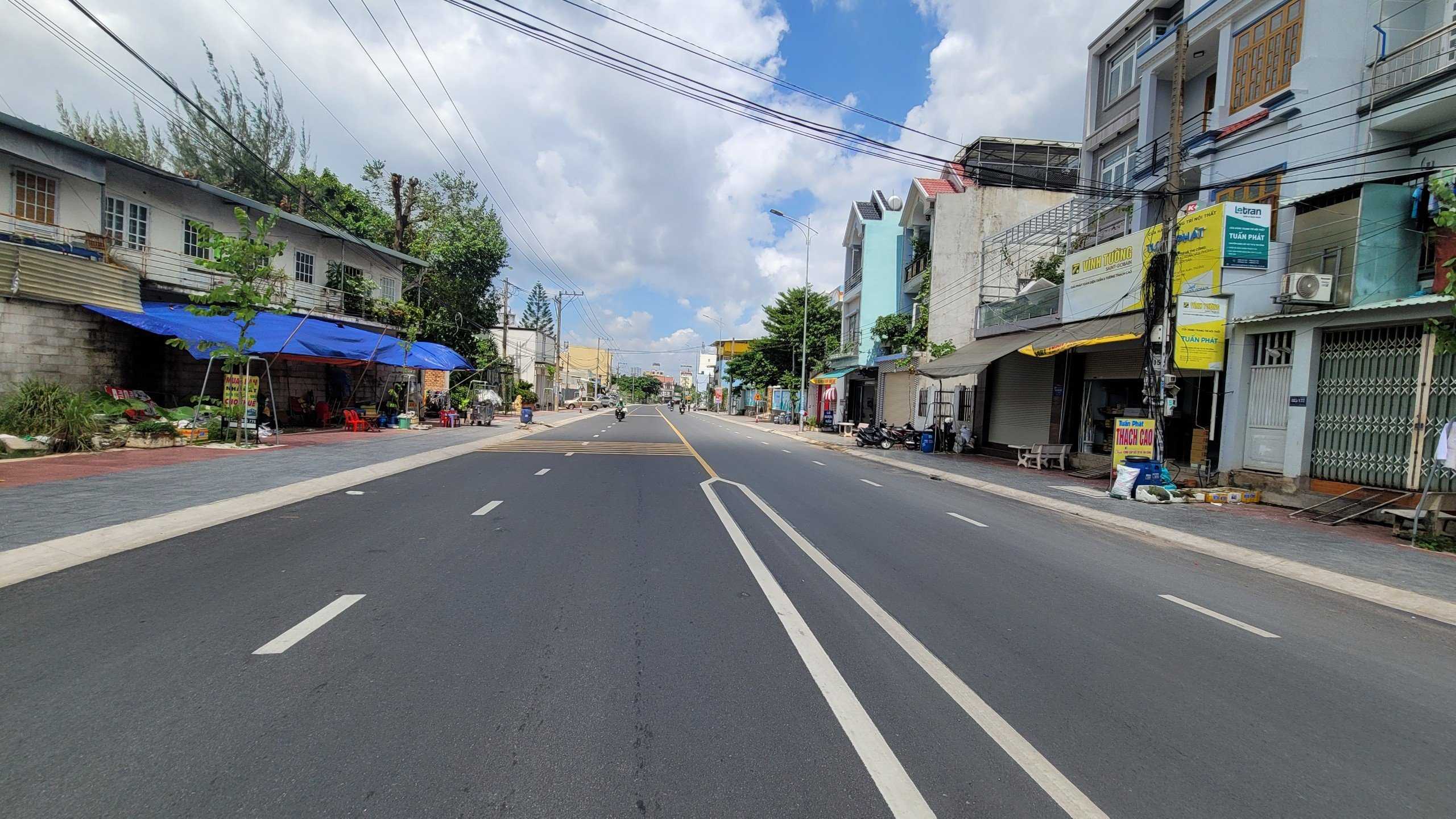 Bán nhà và dãy trọ 5.5x35m mặt tiền Hai Bà Trưng gần Big C Dĩ An thu 18tr/th