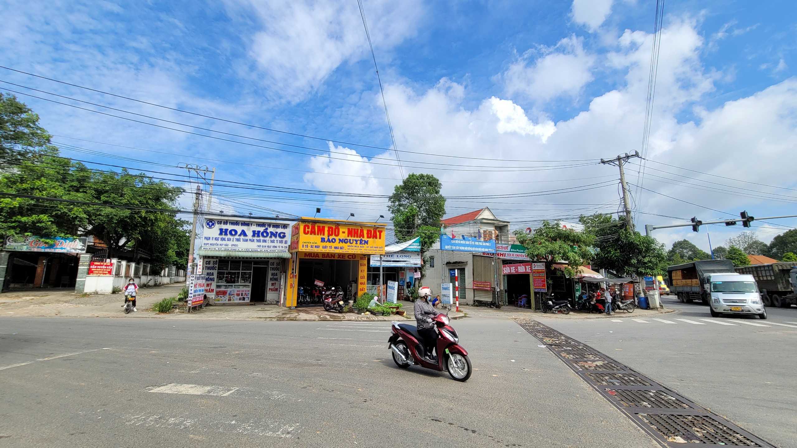 Bán nhà 4.5x25m cấp 4 mặt tiền Cây Da gần ngã 3