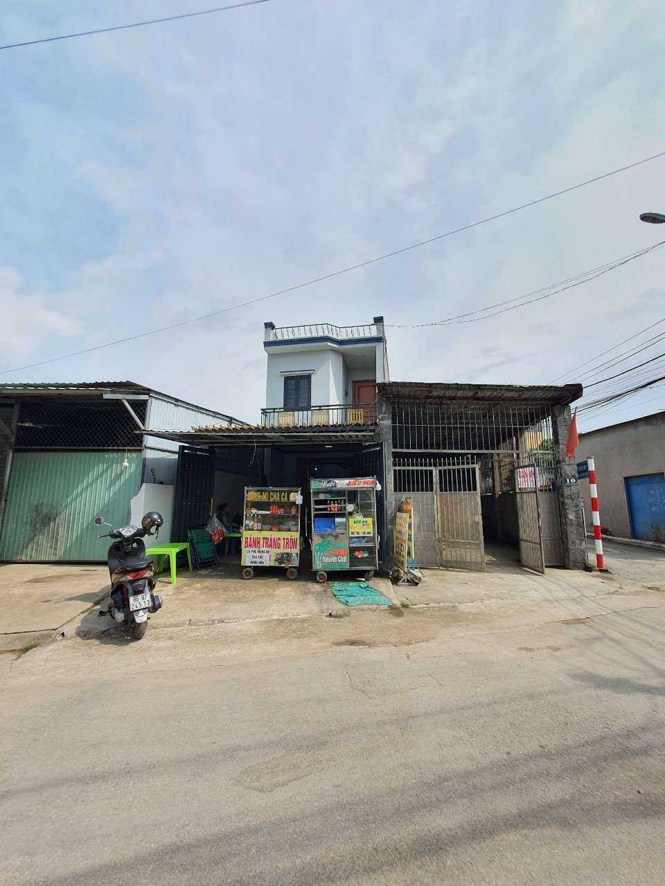 Giảm 800tr nhà 1T1L và dãy trọ 4.2x46m mặt tiền Bà Huyện Thanh Quan thu 12tr/th