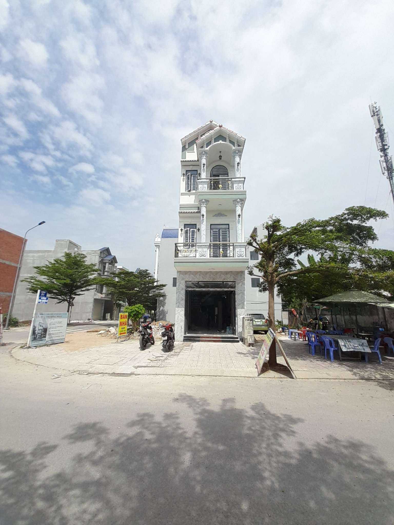 Bán nhà mới 1T2L 4x17m mặt tiền Bình Chuẩn 67 gần chợ Phú Phong