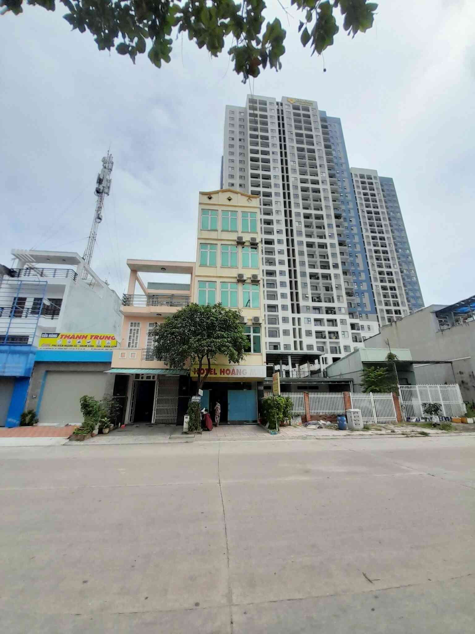 Cho thuê nhà nghỉ cao cấp 1T4L 5x20m Đường Số 4 KDC Sóng Thần B kế Vincom 550 có thang máy