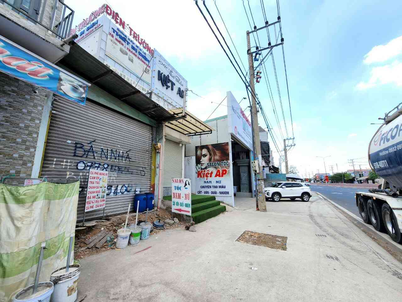 Bán nhà 4x25m cấp 4 mặt tiền ĐT.743 kế Vòng Xoay An Phú