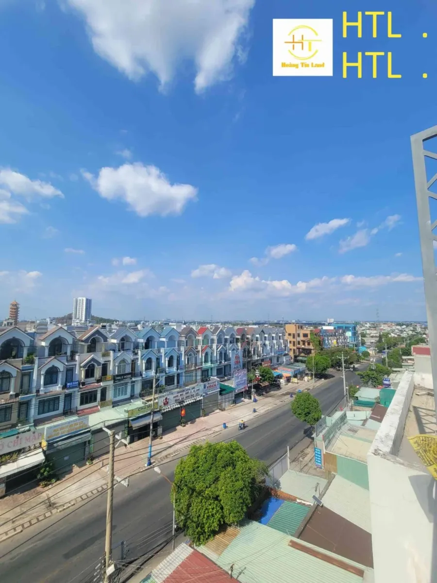 Bán nhà 1T3L 6.2x61m mặt tiền ĐT.743A ngay Ngã 3 Suối Lồ (Thổ cư 100%)