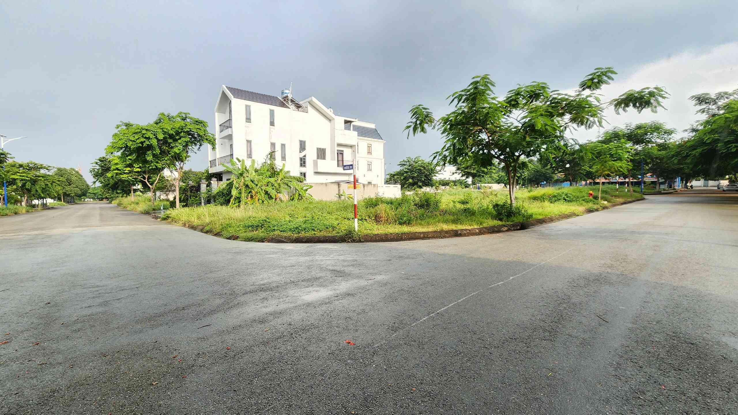 Bán lô góc biệt thự 20.4x20m, đường D4 KDC Bình Nguyên kế làng đại học