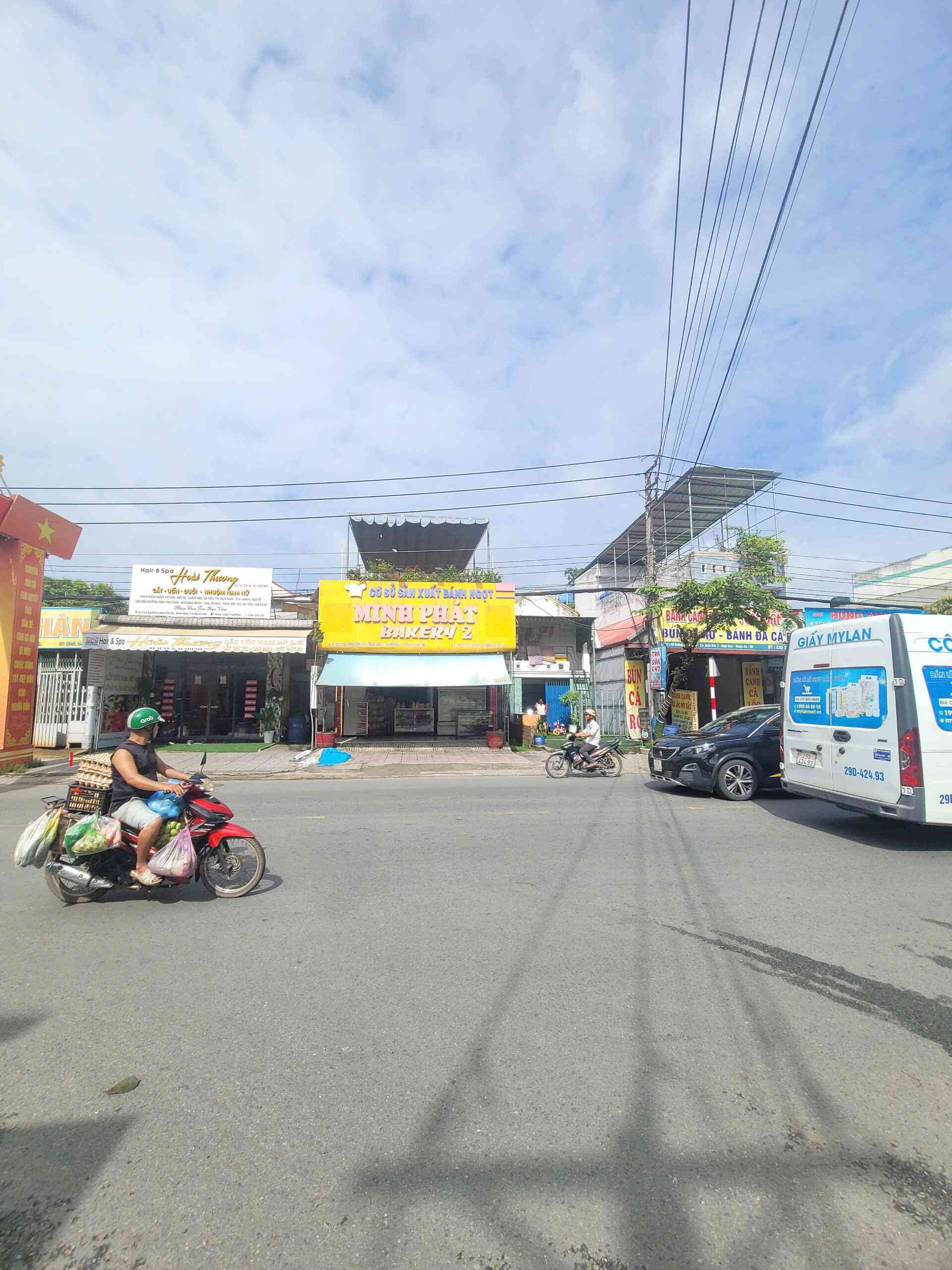 Bán nhà cấp 4 và dãy trọ 6x35m mặt tiền Nguyễn Du, thu nhập 18tr/th