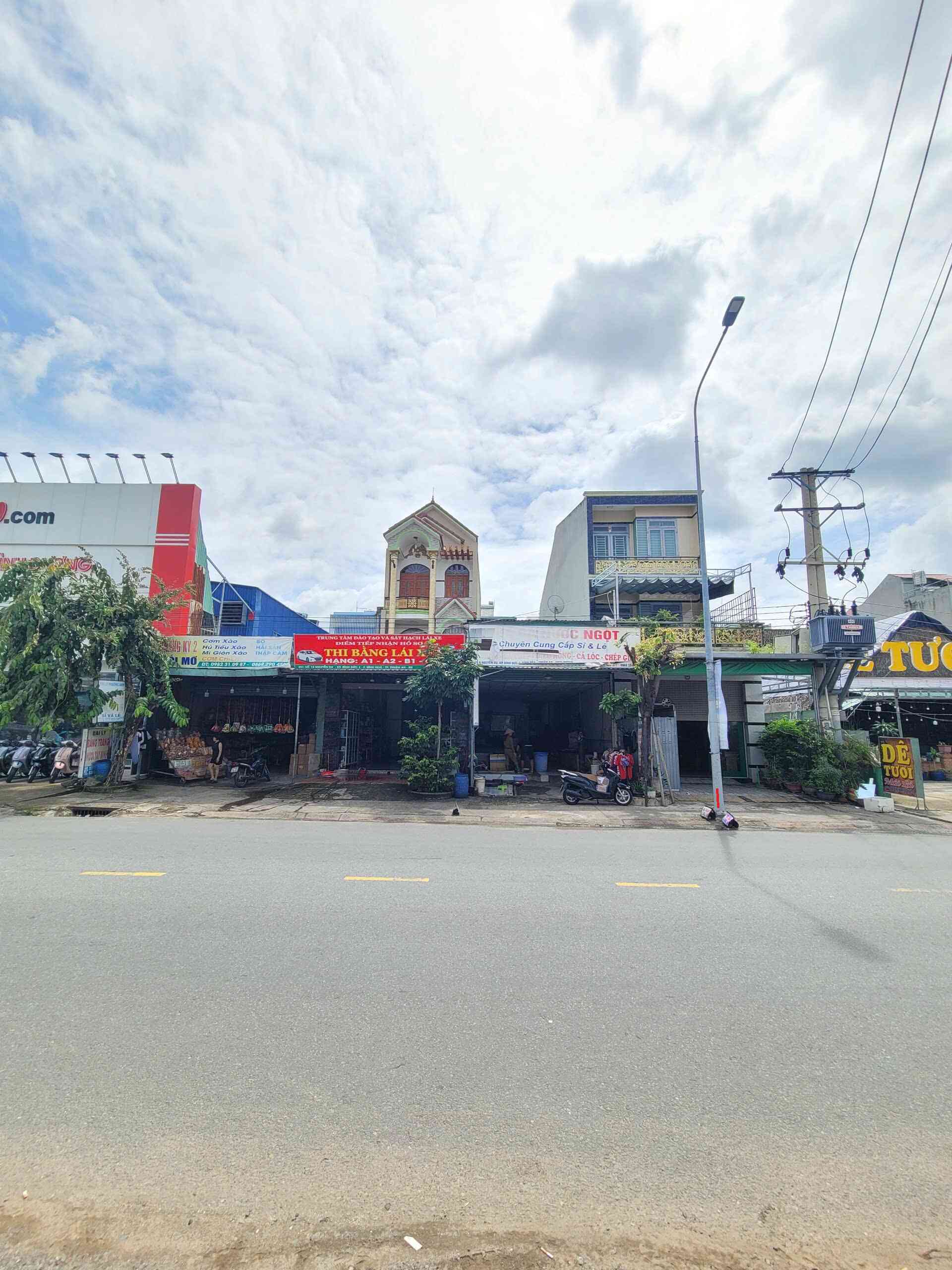 Bán nhà 1T2L 5x25m, mặt tiền sầm uất Nguyễn Du p.Bình Hòa