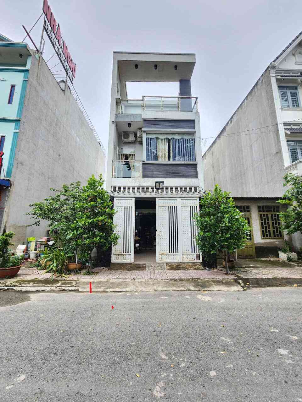 Bán nhà 1T2L 4.5x21m, KDC Phú Hồng Thịnh 3 p. An Phú kế chợ tặng nội thất