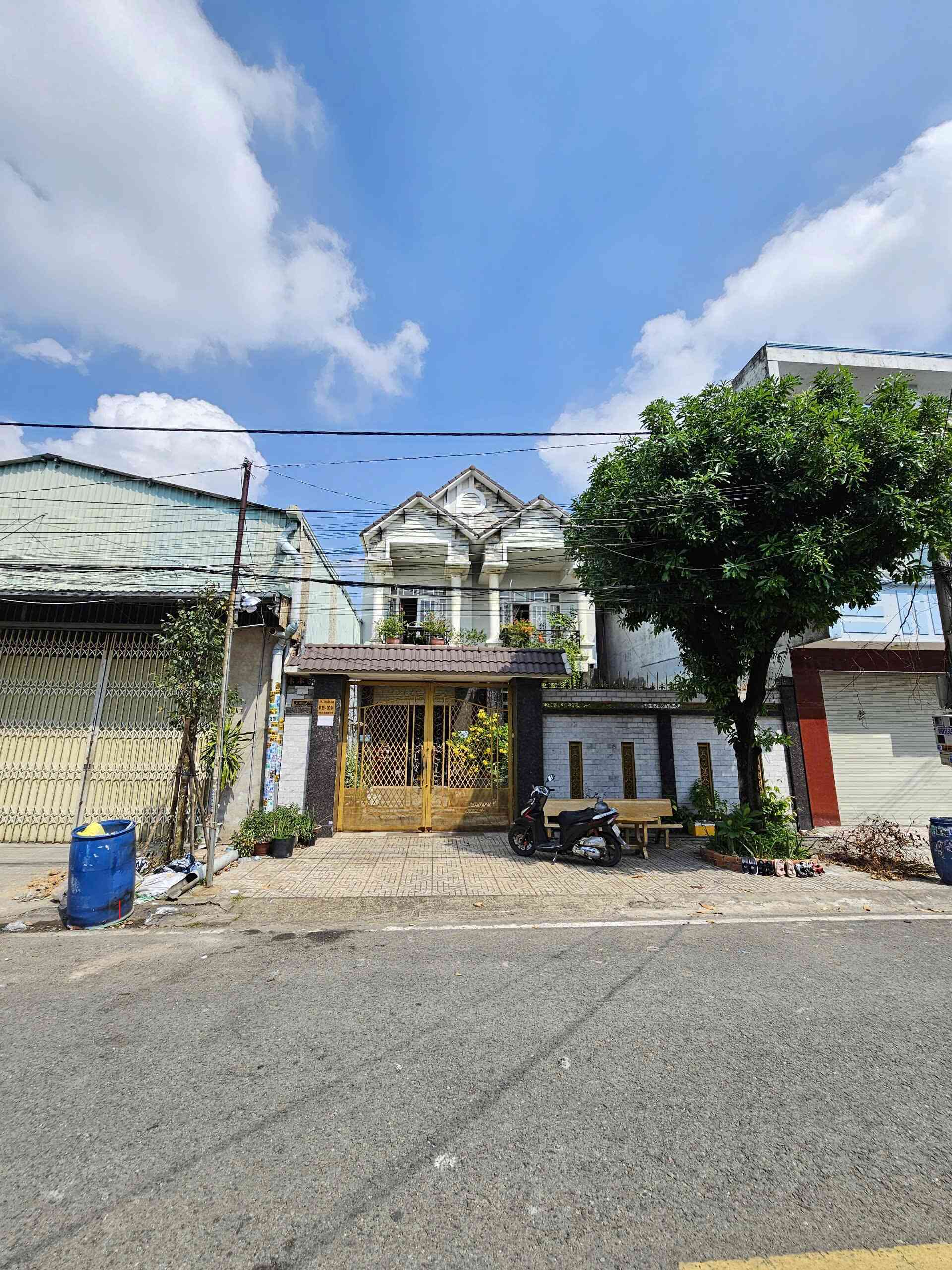 Bán biệt thự 1T2L 10x30m hoàn công, đường D18 KDC Việt Sing p. An Phú