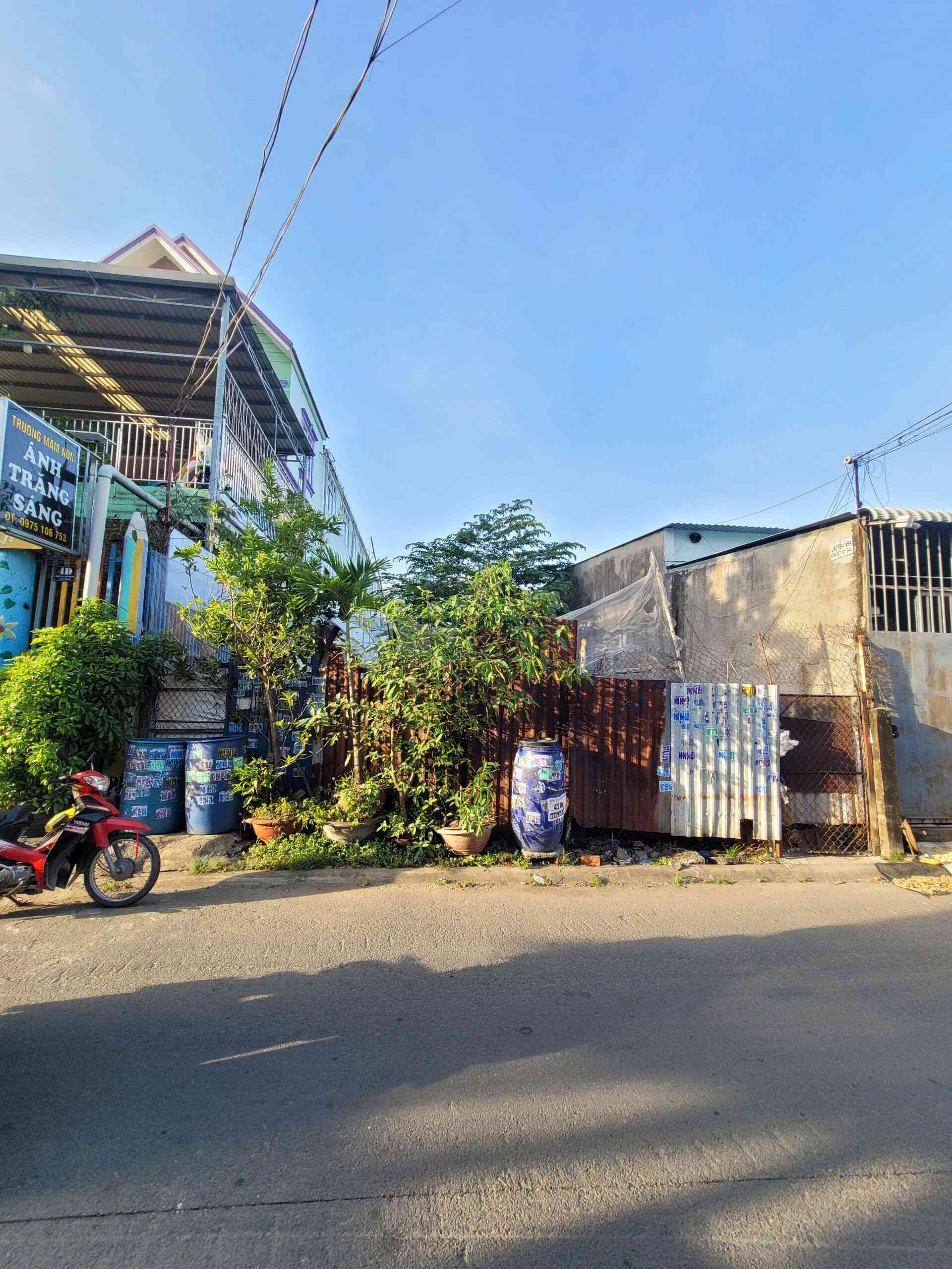 Bán đất 8.1x49m, mặt tiền Trần Quý Cáp gần trường cấp 1,2,3 Dĩ An, thổ cư 52%