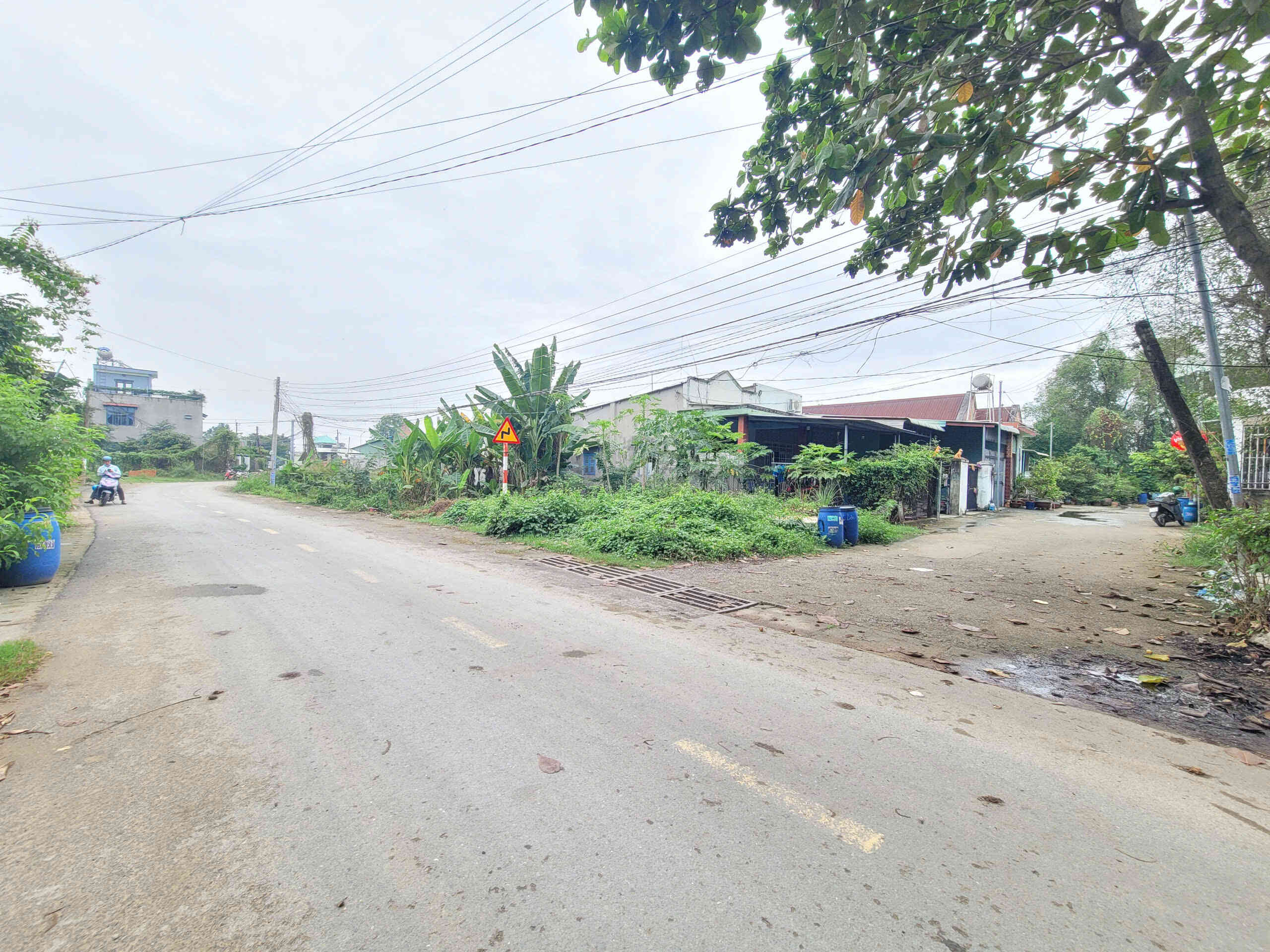 Bán lô góc 11x29.5m, hẻm thông ĐT.747A p. Thái Hòa, Tp.Tân Uyên gần Tổ hợp FPT