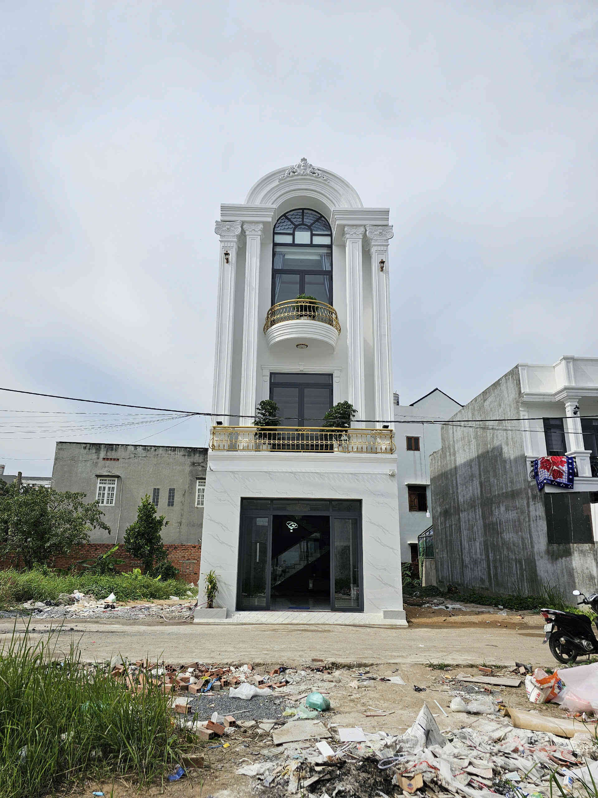 Bán nhà mới 1T2L 5.5x16m, hẻm Hoàng Minh Chánh p.Hóa An gần Cầu Mới, full nội thất