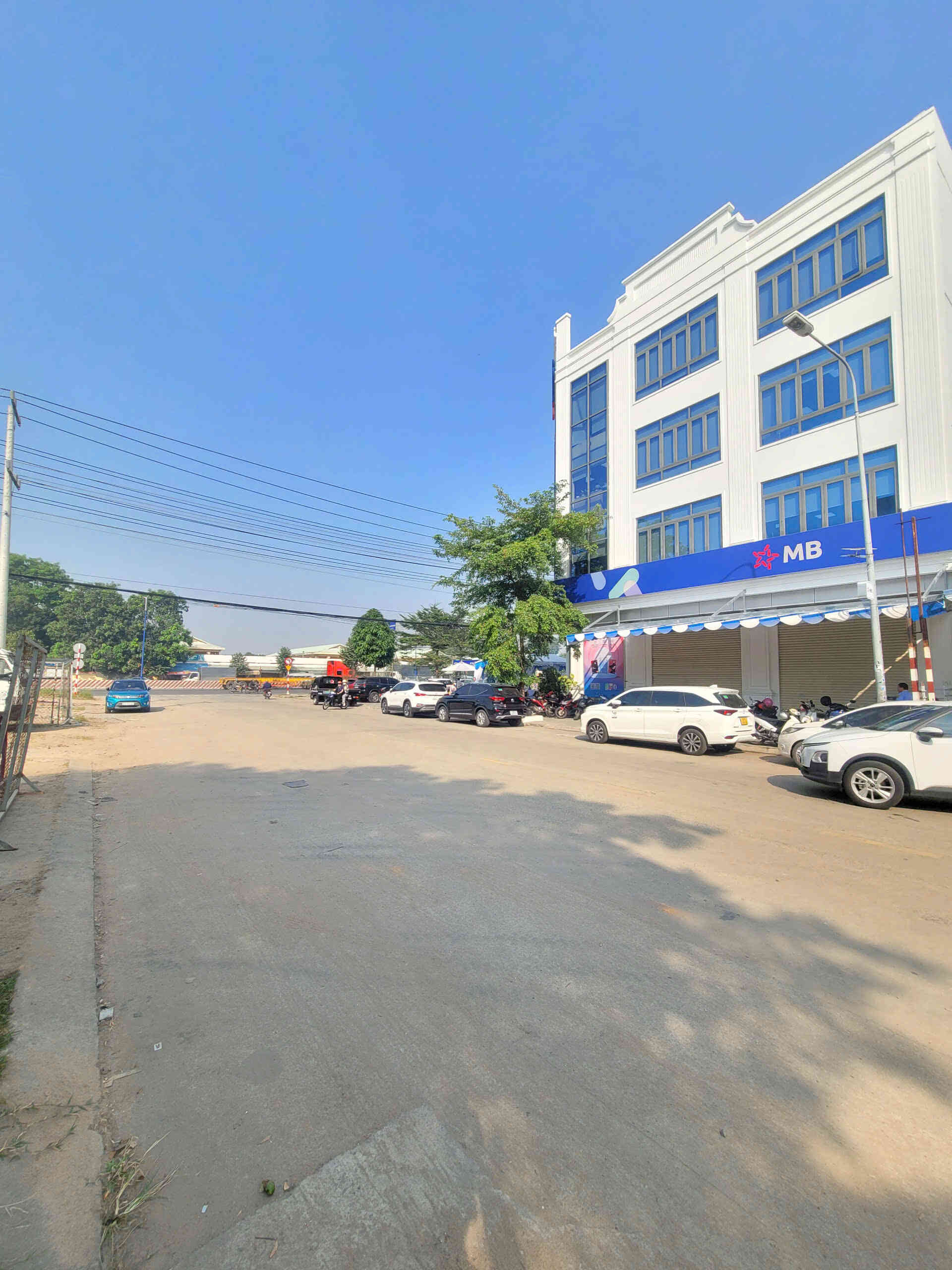 Bán kho xưởng 15x36m, đường D3 KDC Sóng Thần B gần Vincom 550, thu nhập 50tr/th