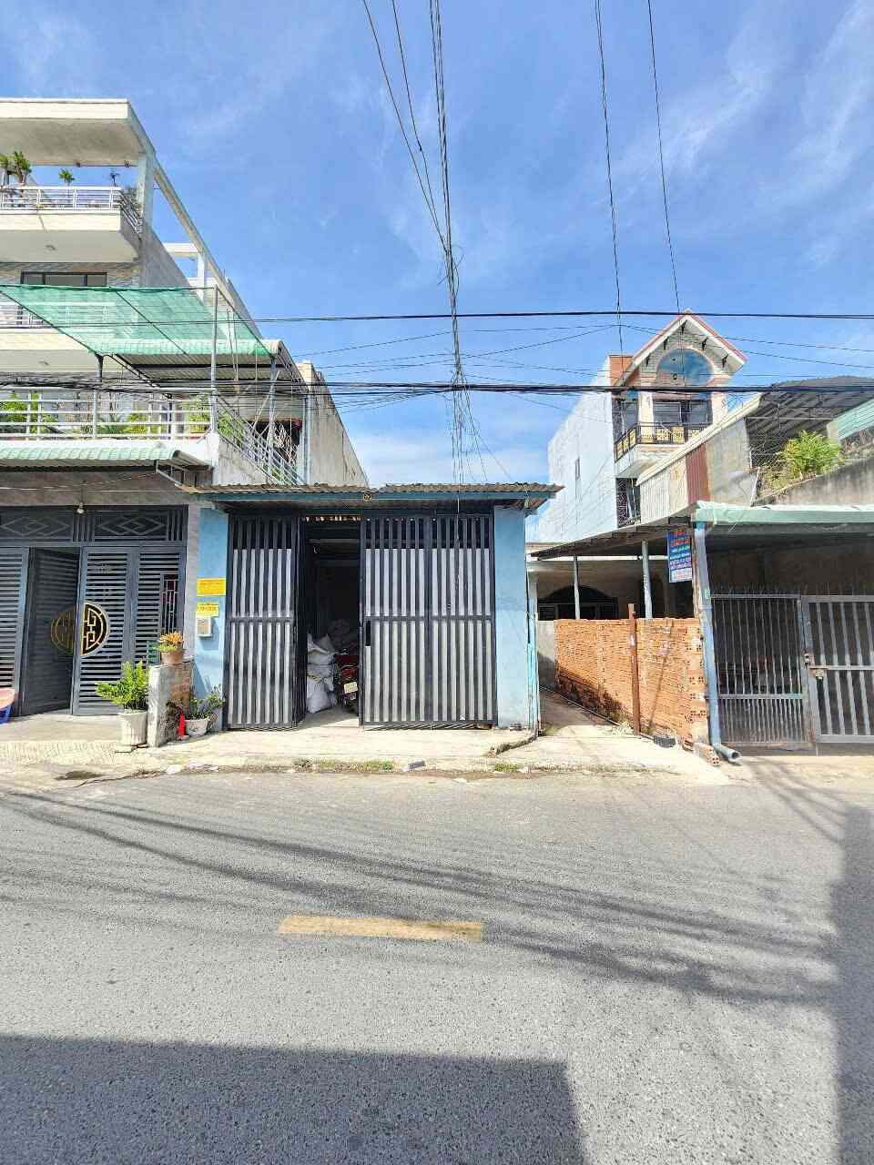 Bán nhà cấp 4 và phòng trọ 6.2x48m, mặt tiền Vũng Việt, thu 12.5tr/th