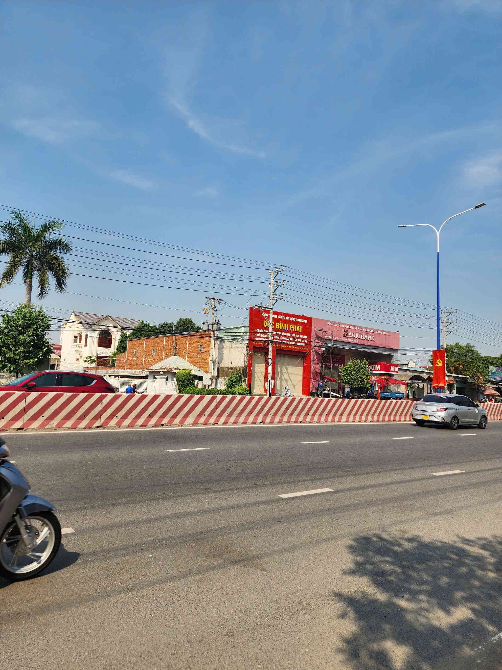 Bán biệt thự 22x62m, mặt tiền ĐT.743 p.An Phú kế Vòng Xoay An Phú, đang thuê 75tr/th