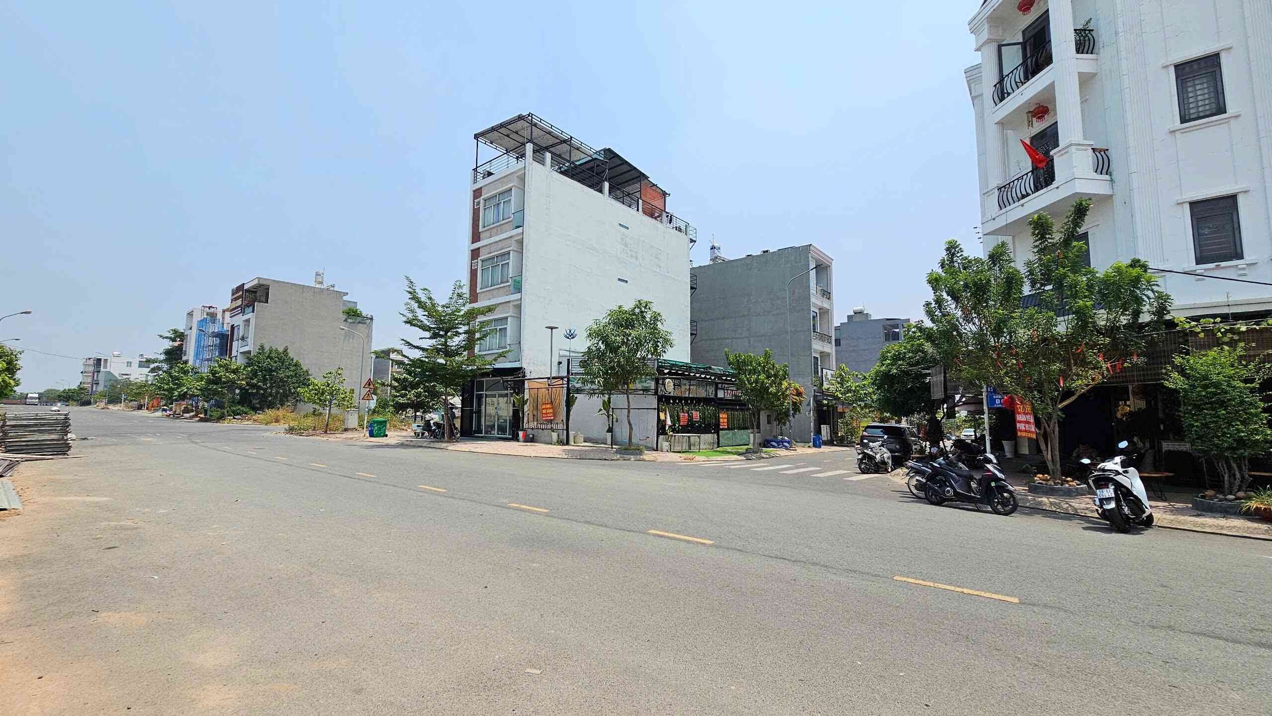 Bán lô góc 7x16m, đường D6 KDC Phú Hồng Thịnh 10 p.Bình An