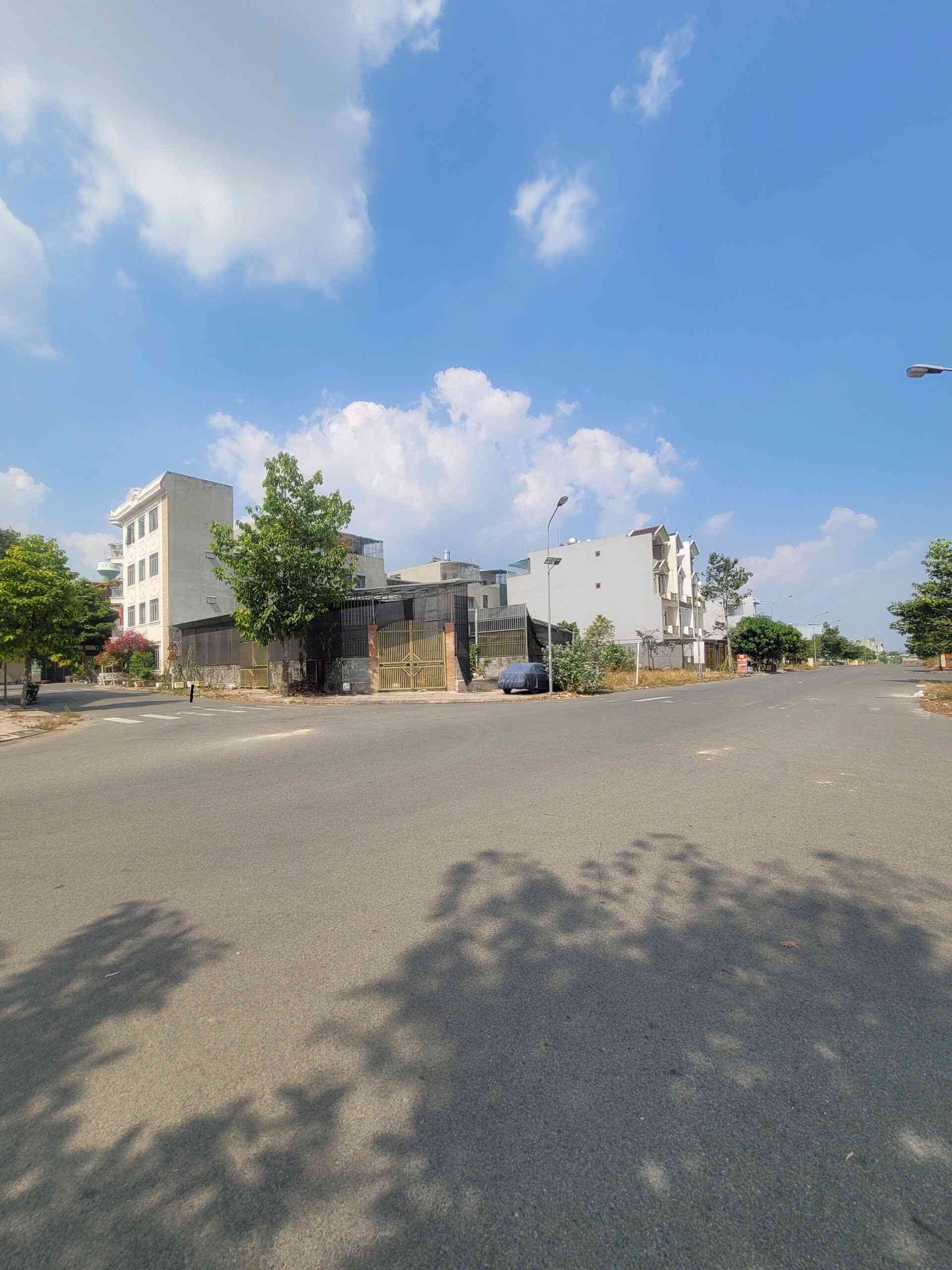 Bán lô góc 5x25m, đường N4 KDC Phú Hồng Thịnh 6 p.Bình An