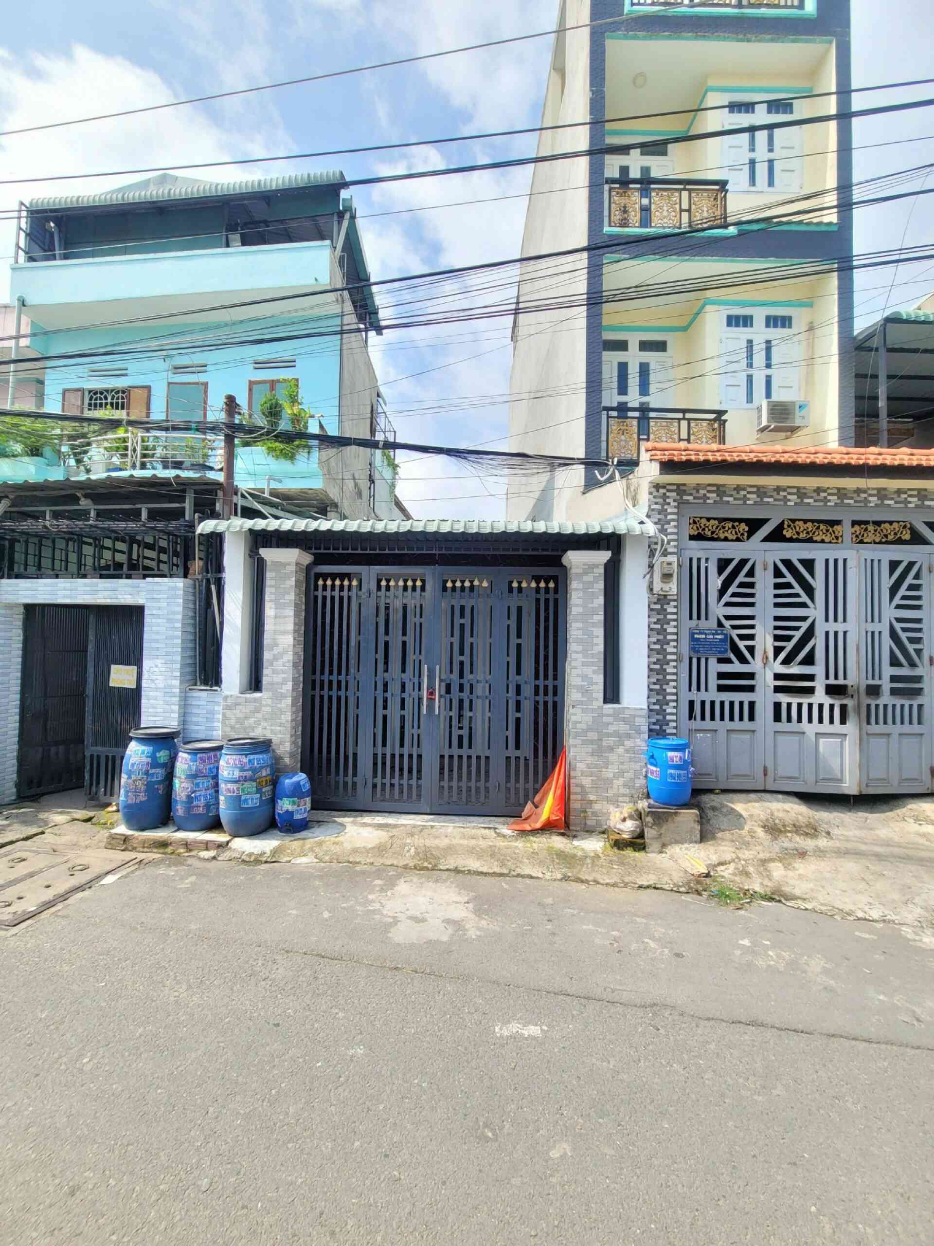 Bán nhà cấp 4 (4.2x16m) mặt tiền Phan Đăng Lưu p. Dĩ An gần Vincom 550