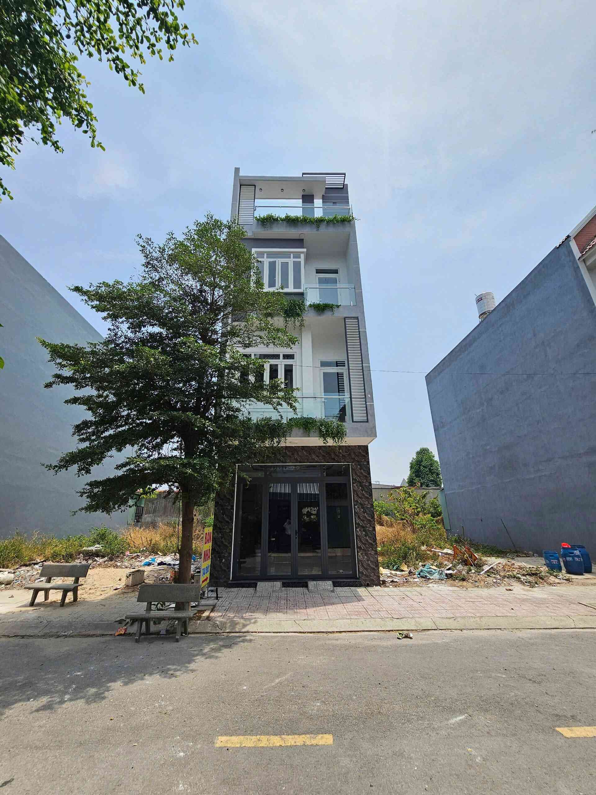 Bán nhà 1T2L 4.5x14m, đường D7 KDC Phú Hồng Khang p. Bình Chuẩn, full nội thất