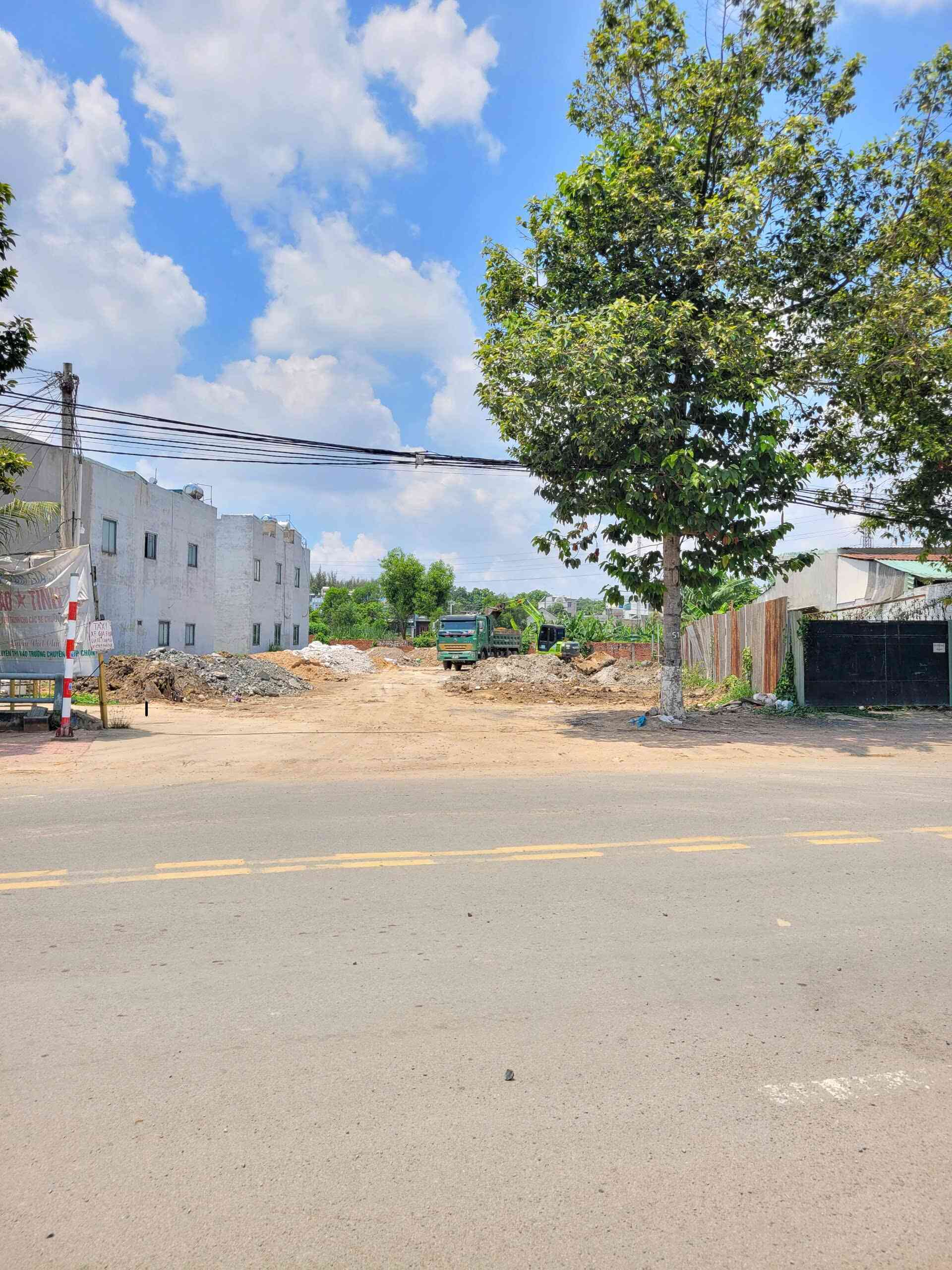 Bán đất 10x57m, mặt tiền Bùi Thị Xuân p.Tân Bình