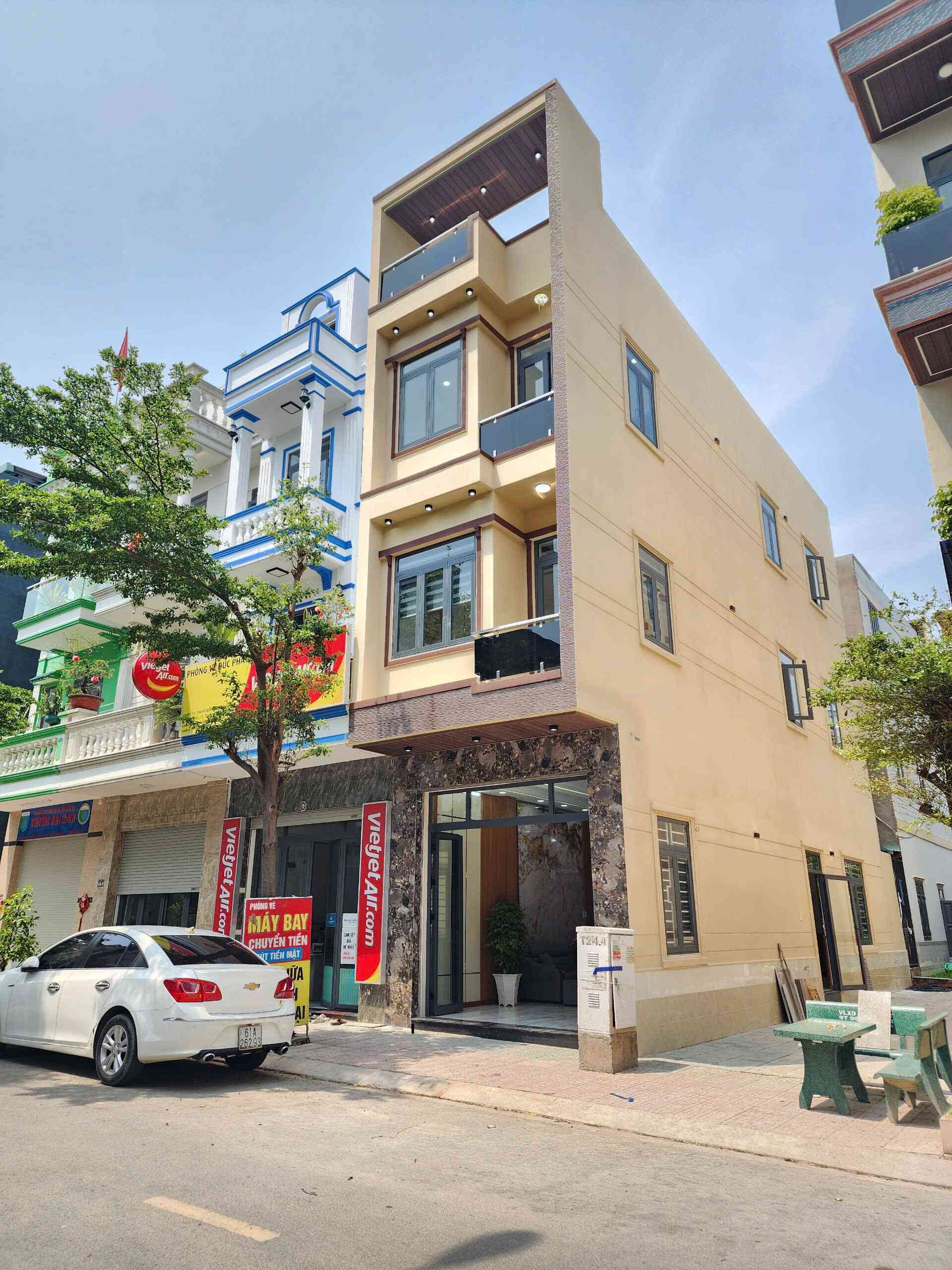 Bán căn góc mới 1T2L 4x15m hoàn công, đường D2 KDC Phú Hồng Đạt P. Bình Chuẩn, full nội thất