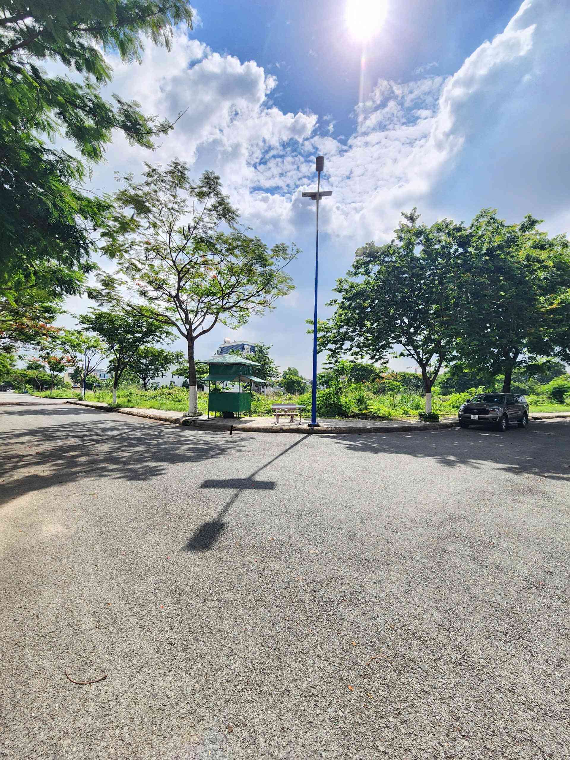 Bán lô góc đất biệt thự 21.5x20.5m, đường D4 KDC Bình Nguyên kế bên Hồ Bơi