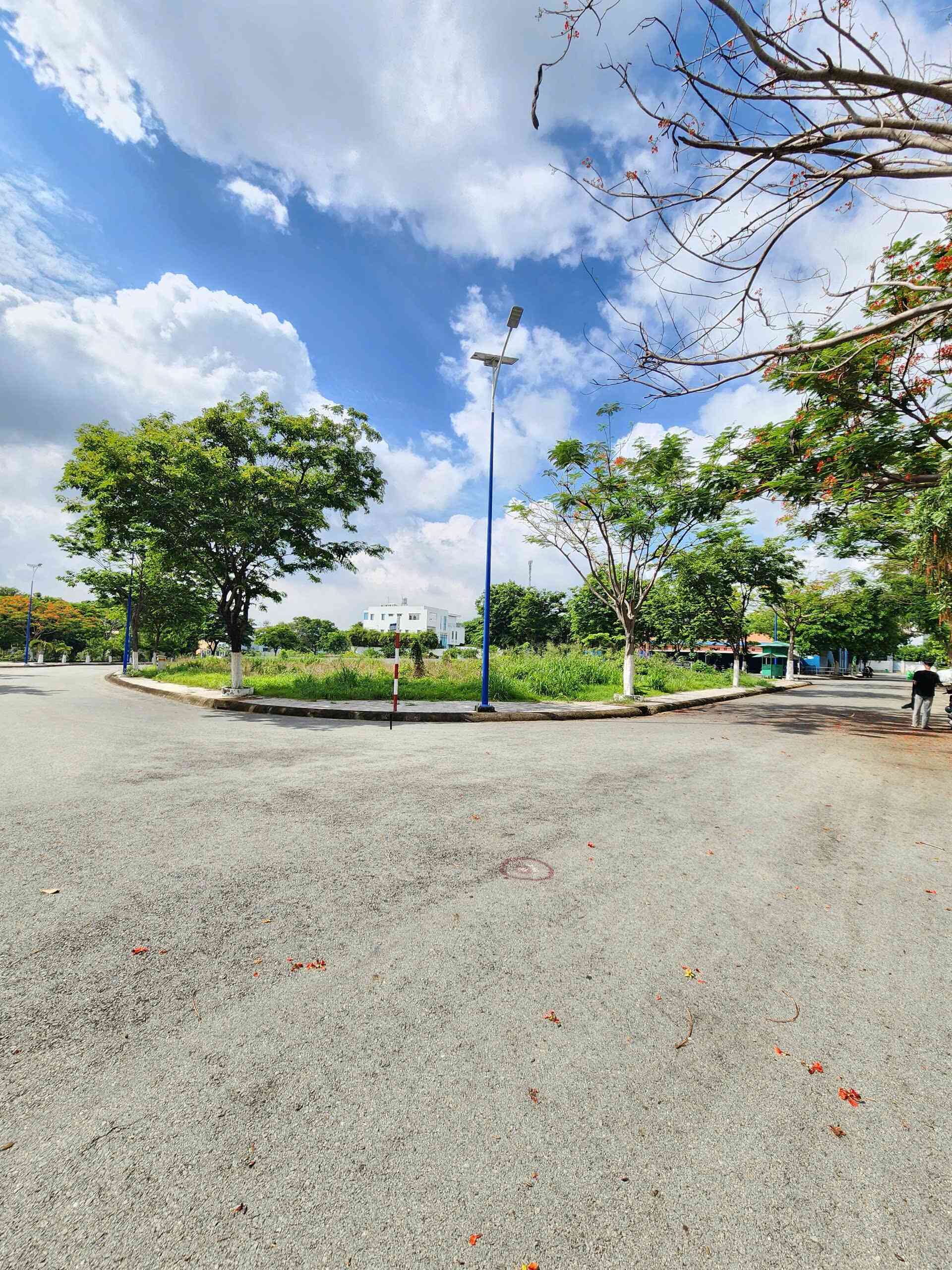 Bán lô góc biệt thự 21.5x20.5m, đường N1 KDC Bình Nguyên p.An Bình kế làng đại học