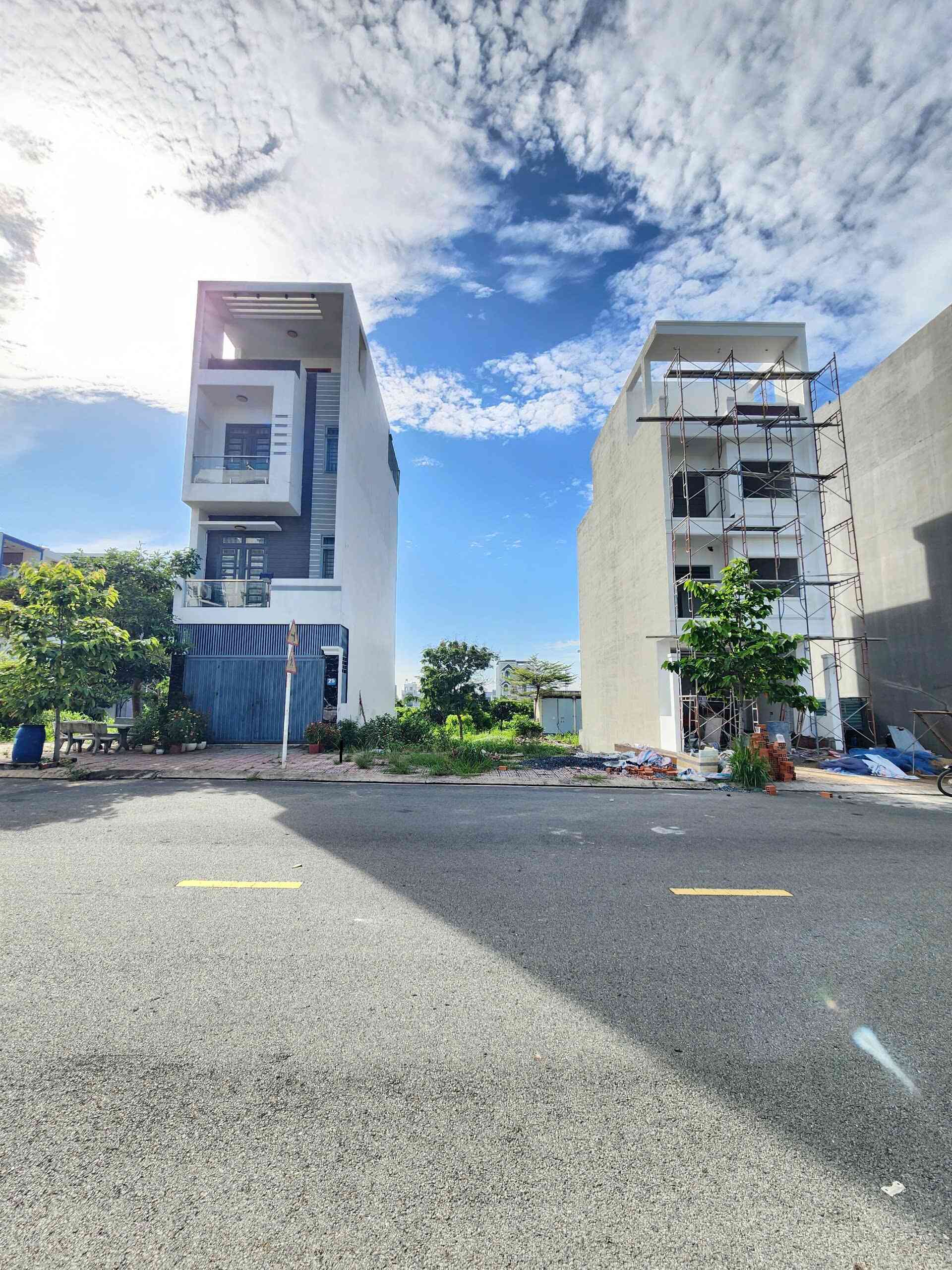 Bán đất 5x13.5m, đường D6 KDC Phú Hồng Thịnh 6 p.Bình An