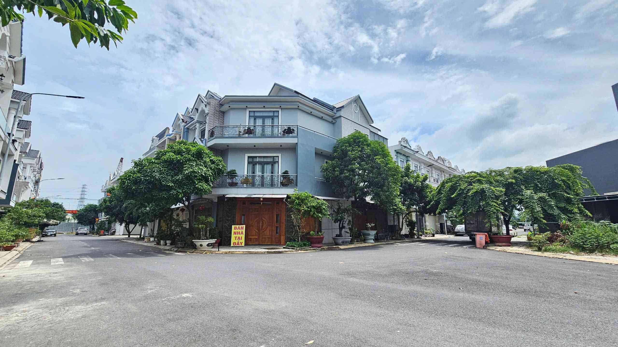 Bán căn góc 1T2L 5x20m hoàn công, đường N3 KDC An Phú 1 p. An Phú, full nội thất