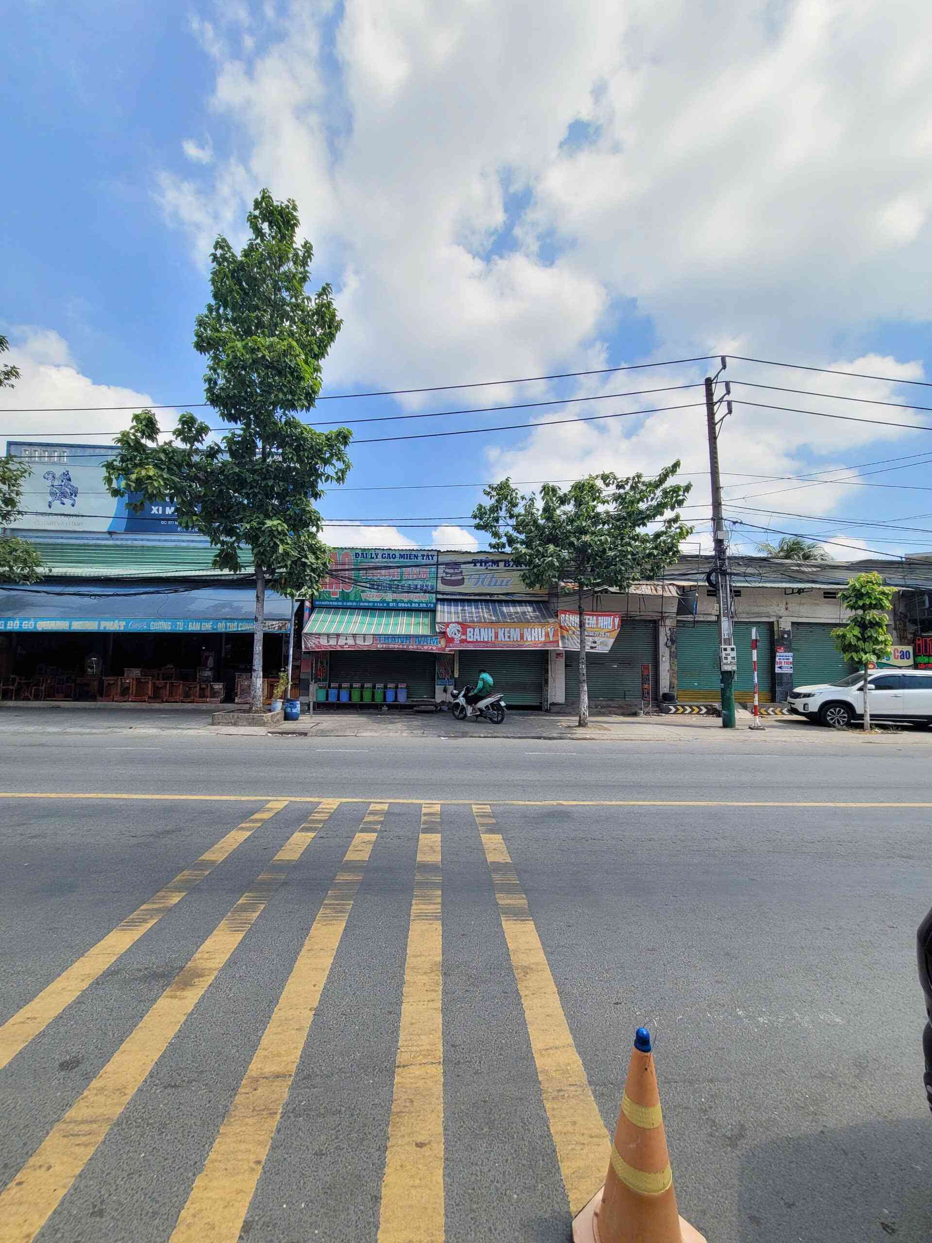 Bán nhà cấp 4 (4.5x40m), mặt tiền Nguyễn Thị Minh Khai p. Tân Đông Hiệp, cho thuê 10tr/th