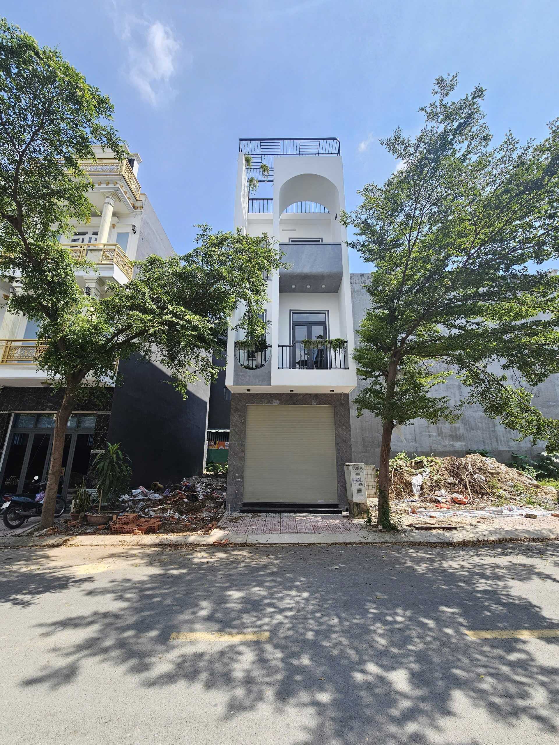 Bán nhà mới 1T2L 4x15m hoàn công, đường D2 KDC Phú Hồng Đạt p.Bình Chuẩn, full nội thất