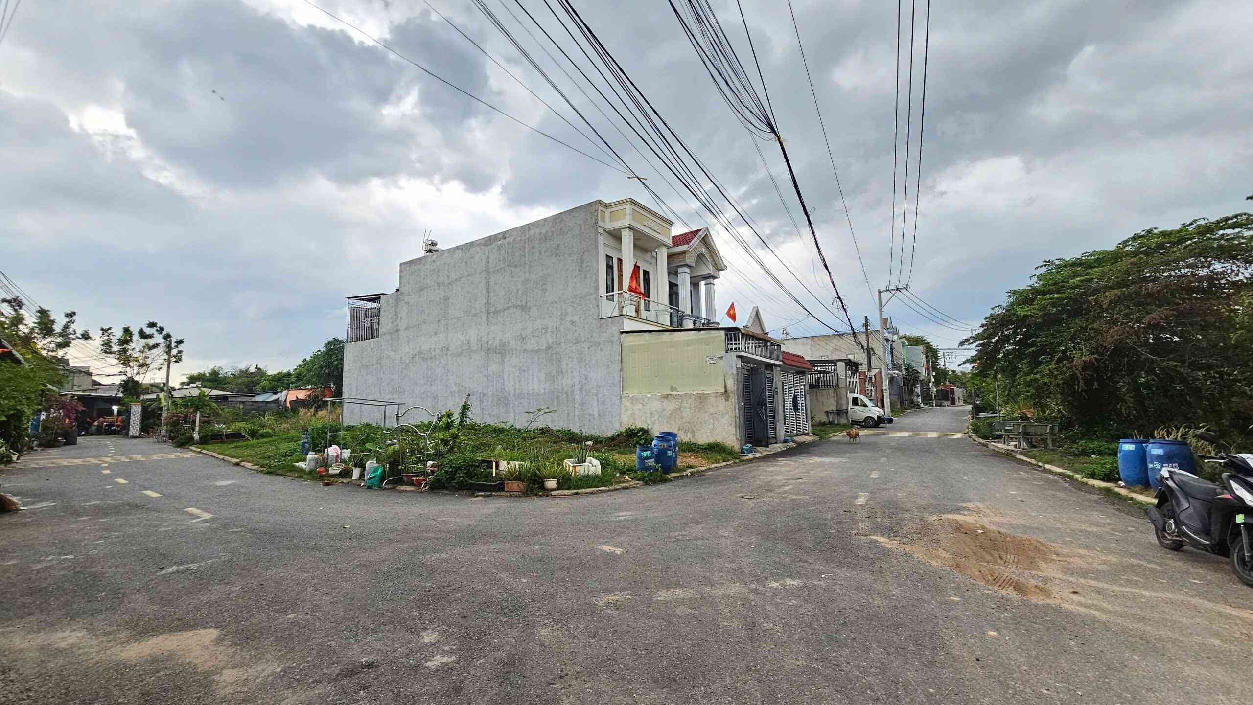 Bán lô góc 6.9x24m, hẻm Trương Văn Vĩnh p.Tân Bình gần chợ Phú An