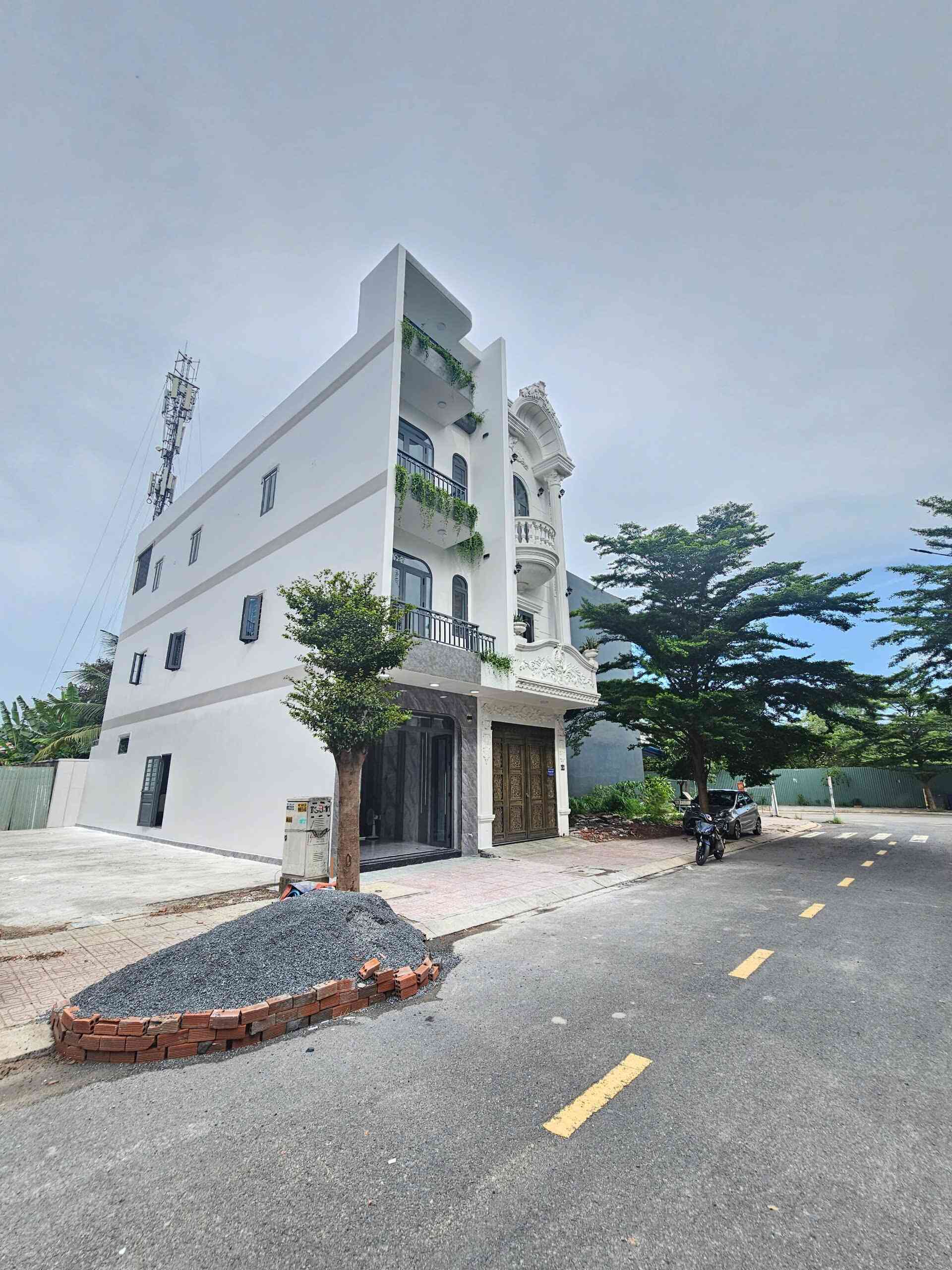 Bán nhà mới 1T2L 4x18.5m hoàn công, đường D5 KDC Phú Hồng Khang P. Bình Chuẩn, fulll nội thất