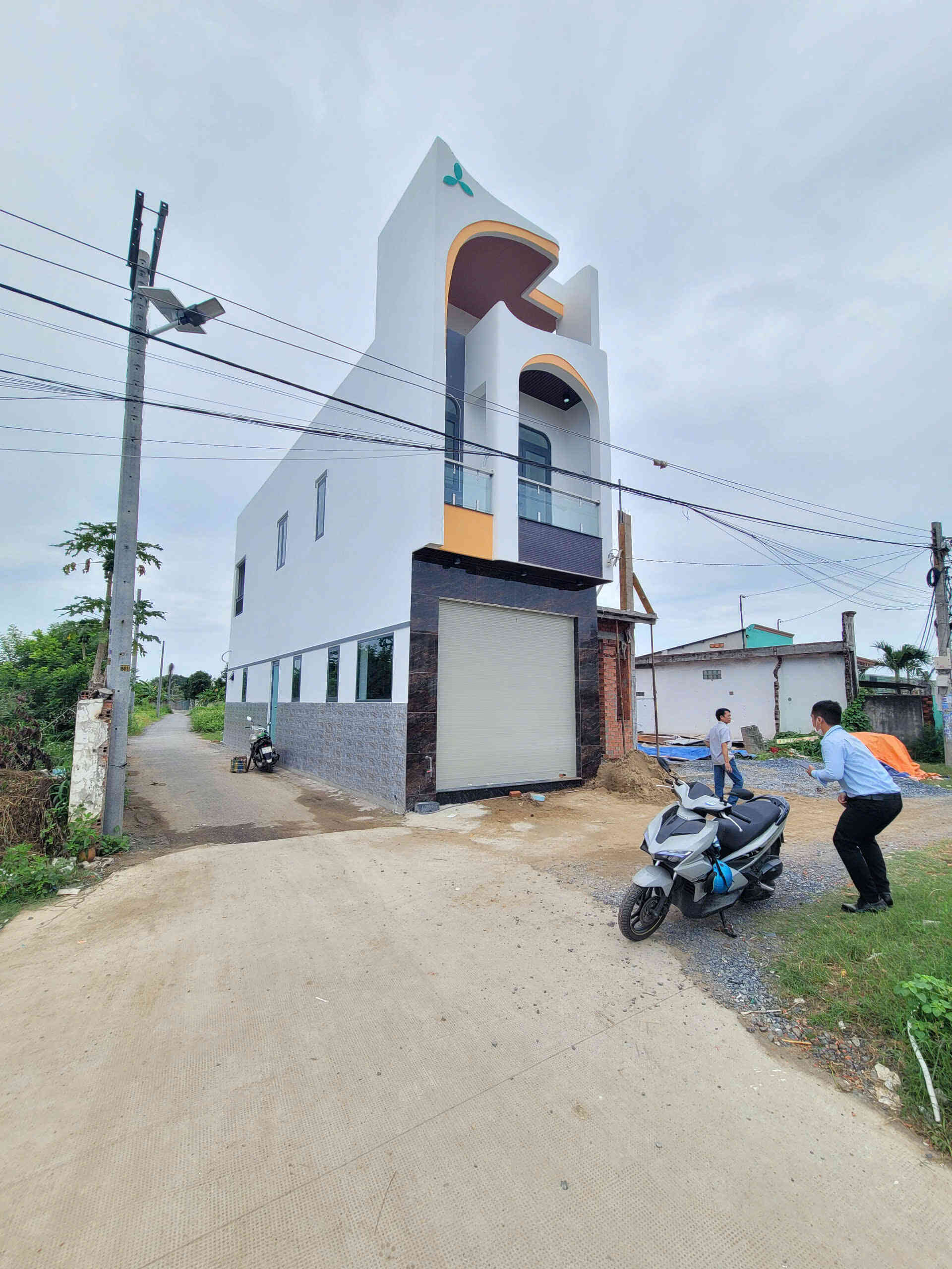 Bán căn góc mới 1T1L 4X15.5m hoàn công, hẻm Bùi Hữu Nghĩa p.Tân Hạnh, tặng nội thất