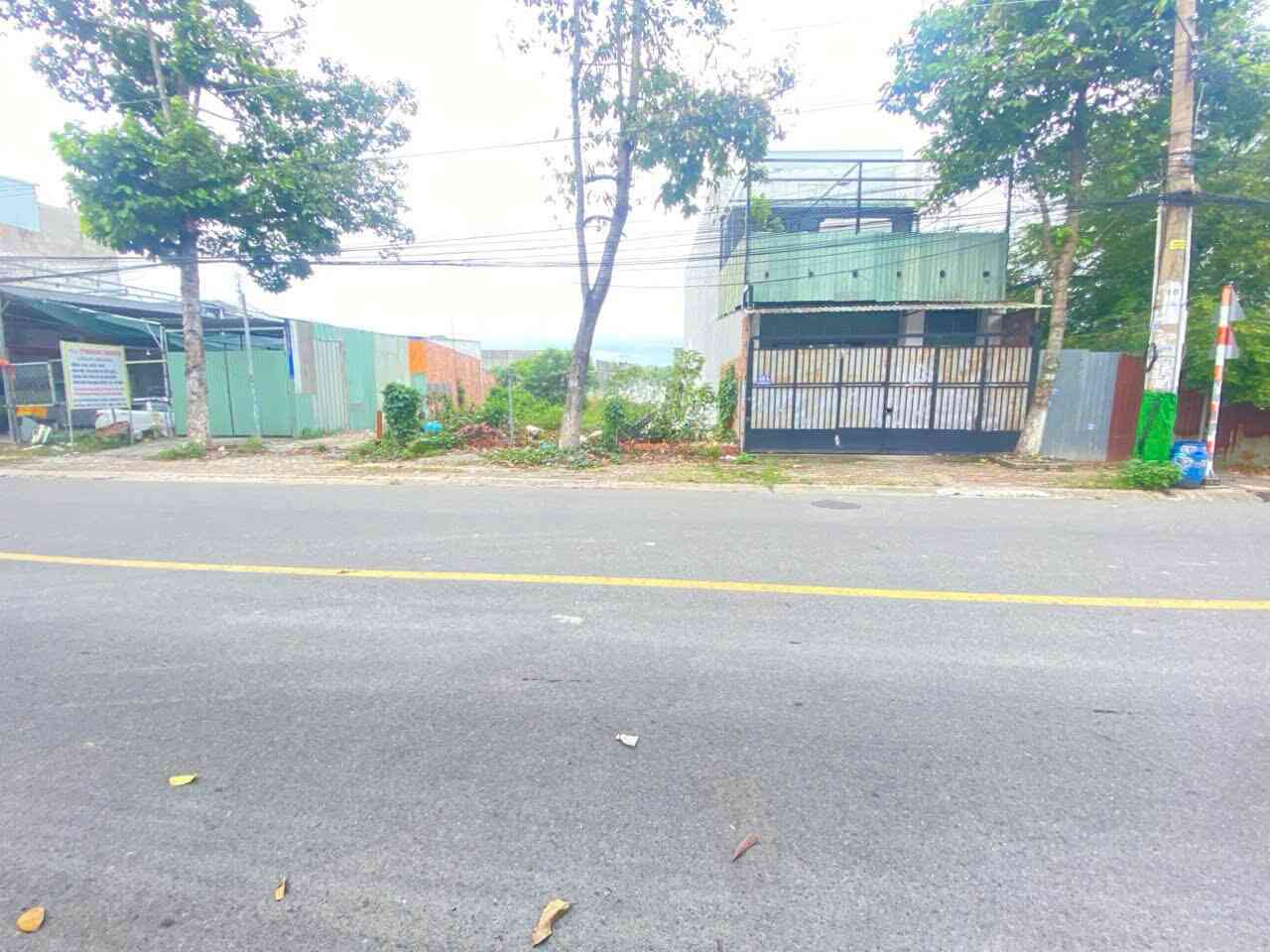 Bán đất 8.6x30m, mặt tiền Nguyễn Hữu Cảnh p. Đông Hòa gần trường cấp 1,2