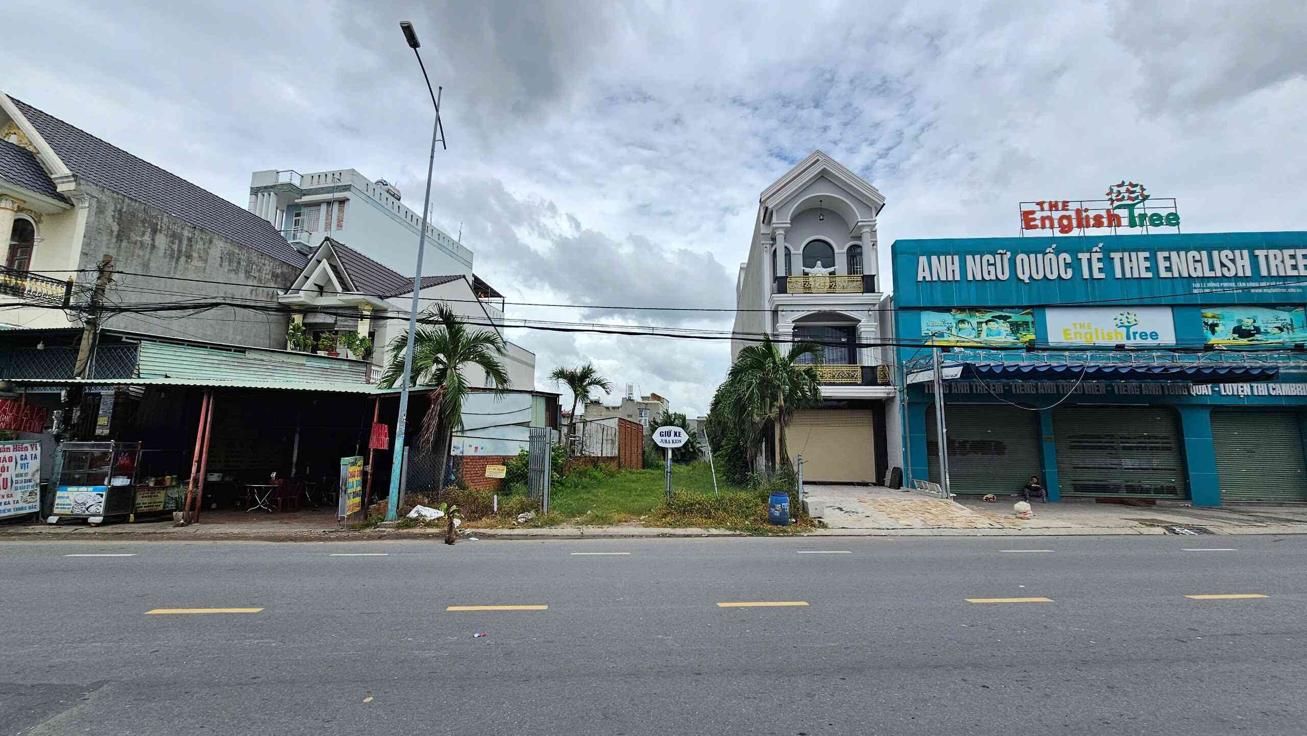 Bán đất 10.4x58.8m, mặt tiền Lê Hồng Phong kế Ngã Tư Chiêu Liêu