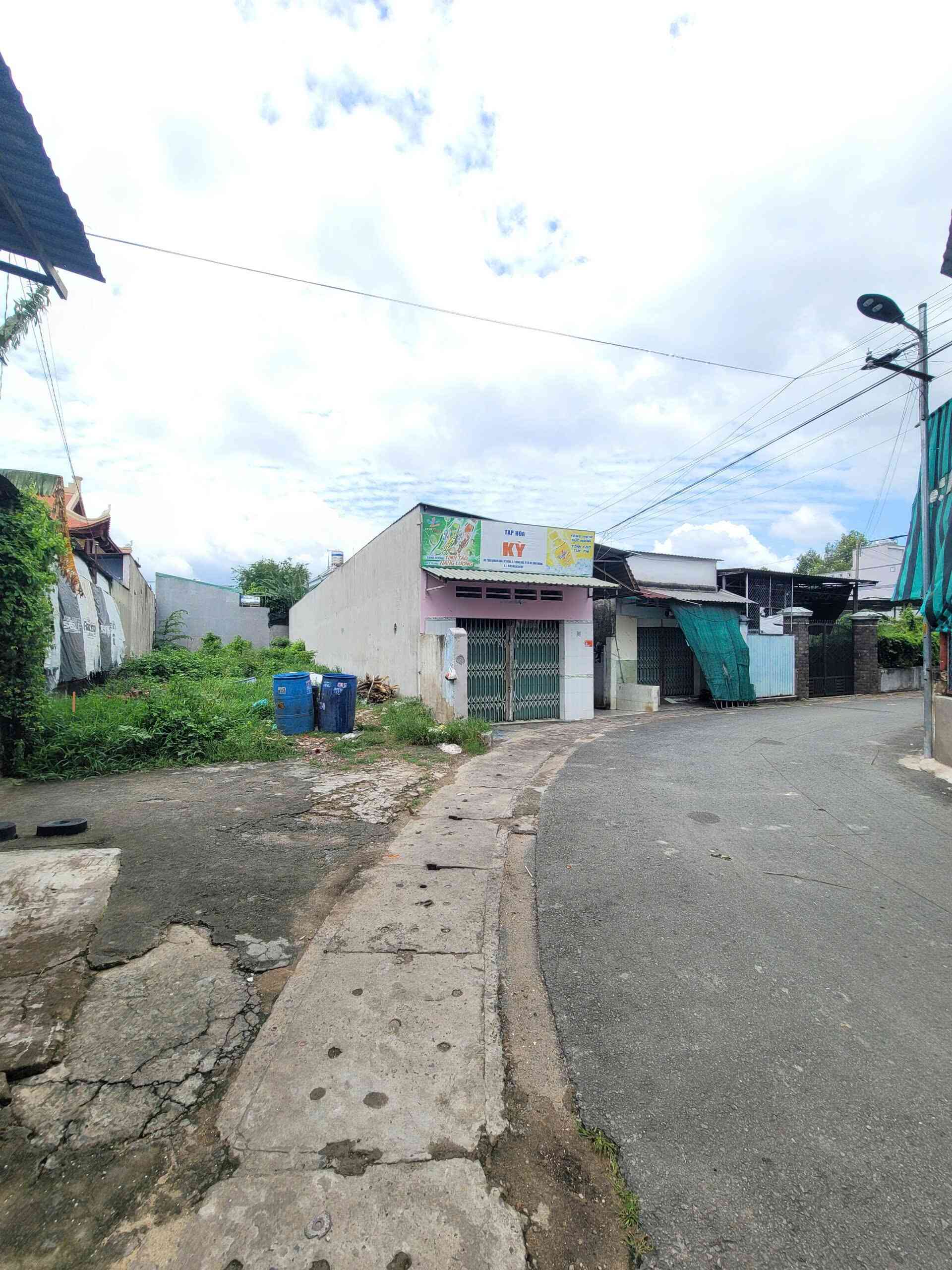 Bán đất 5.6x30m, mặt tiền Hà Huy Giáp p. Đông Hòa gần sân vận động Dĩ An