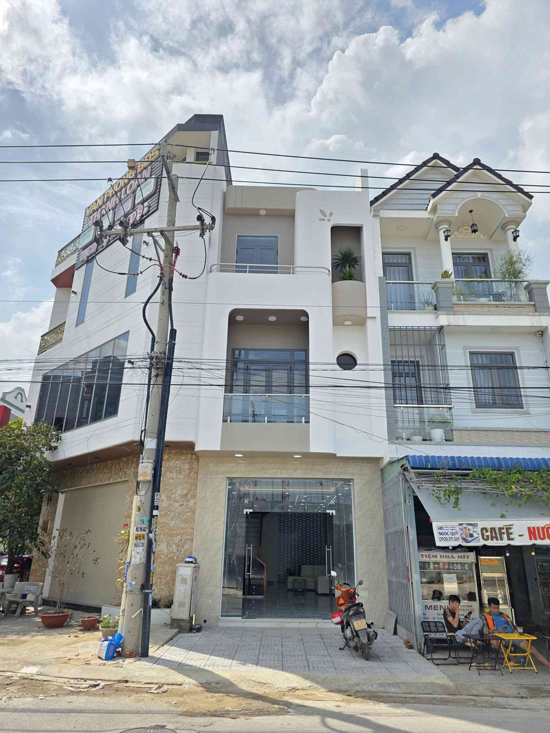 Bán nhà mới 1T2L 4.5x16m, mặt tiền đường An Phú 17 p.An Phú, full nội thất