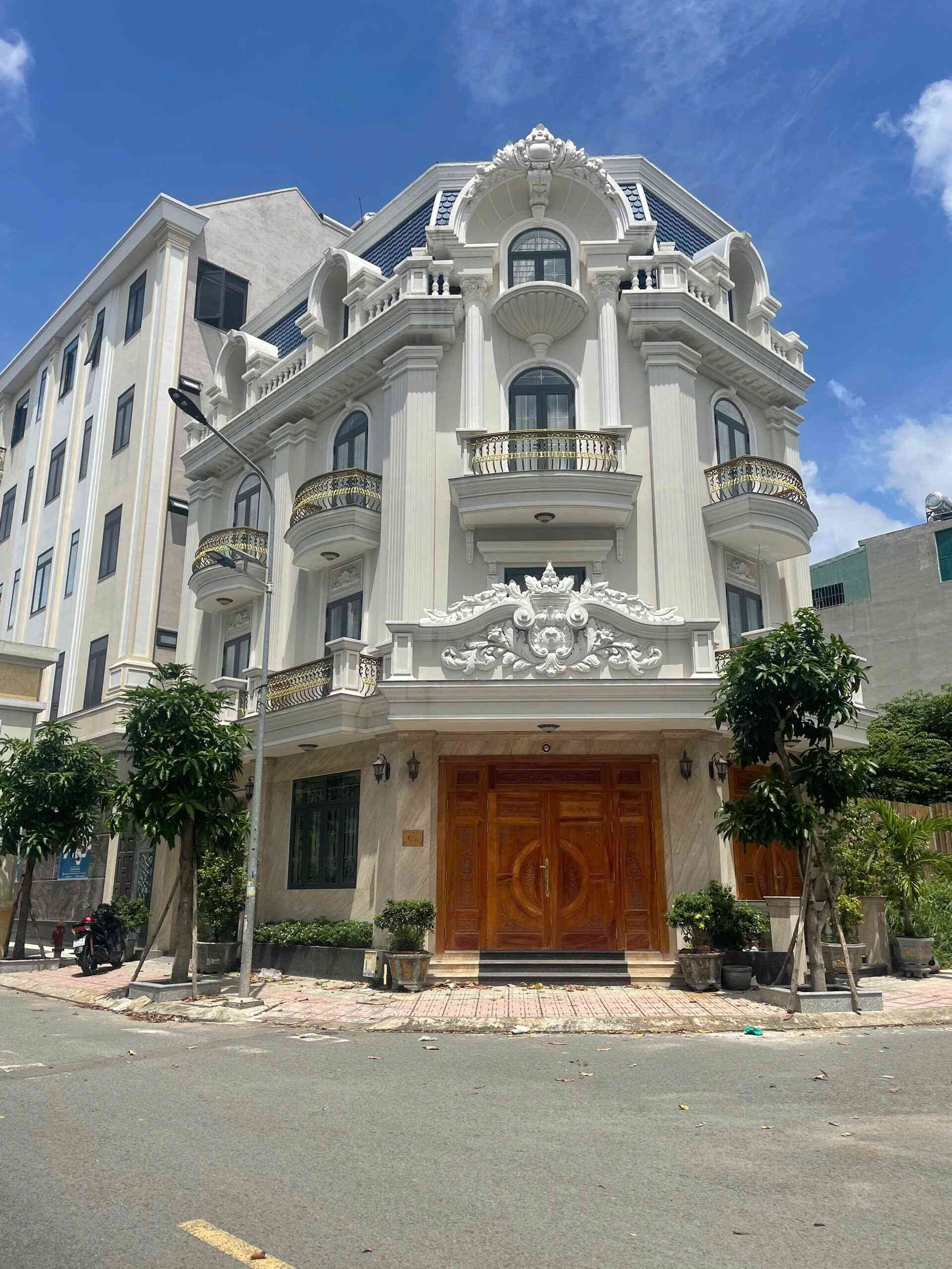 Bán căn góc 1T2L 8.1x14m, đường D1 KDC Phú Hồng Thịnh 6 p. Bình An