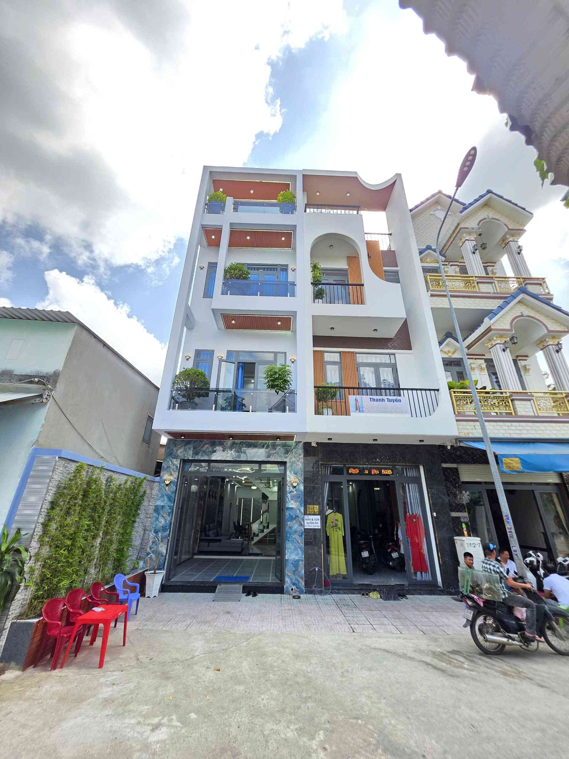 Bán nhà mới 1T2L 4x15.8m, đường N2 KDC Phú Gia Huy, full nội thất