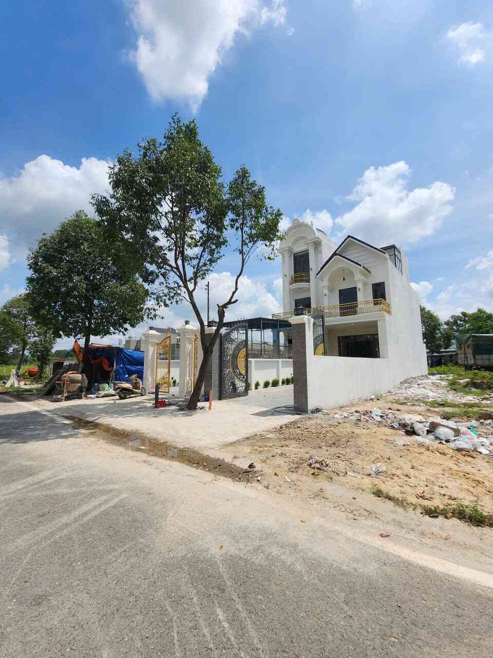 Bán nhà 1T1L 5x30m, đường Số 93 KDC Phú Chánh p. Phú Tân full nội thất