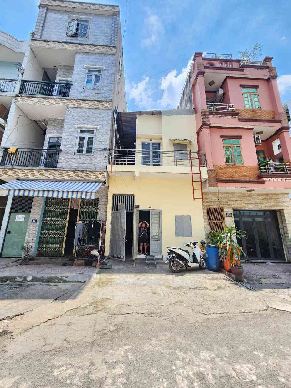 Bán dãy trọ 1T1L 5x21.5m hoàn công, KDC Sóng Thần kế chợ Khiết Tâm, thu 20tr/th