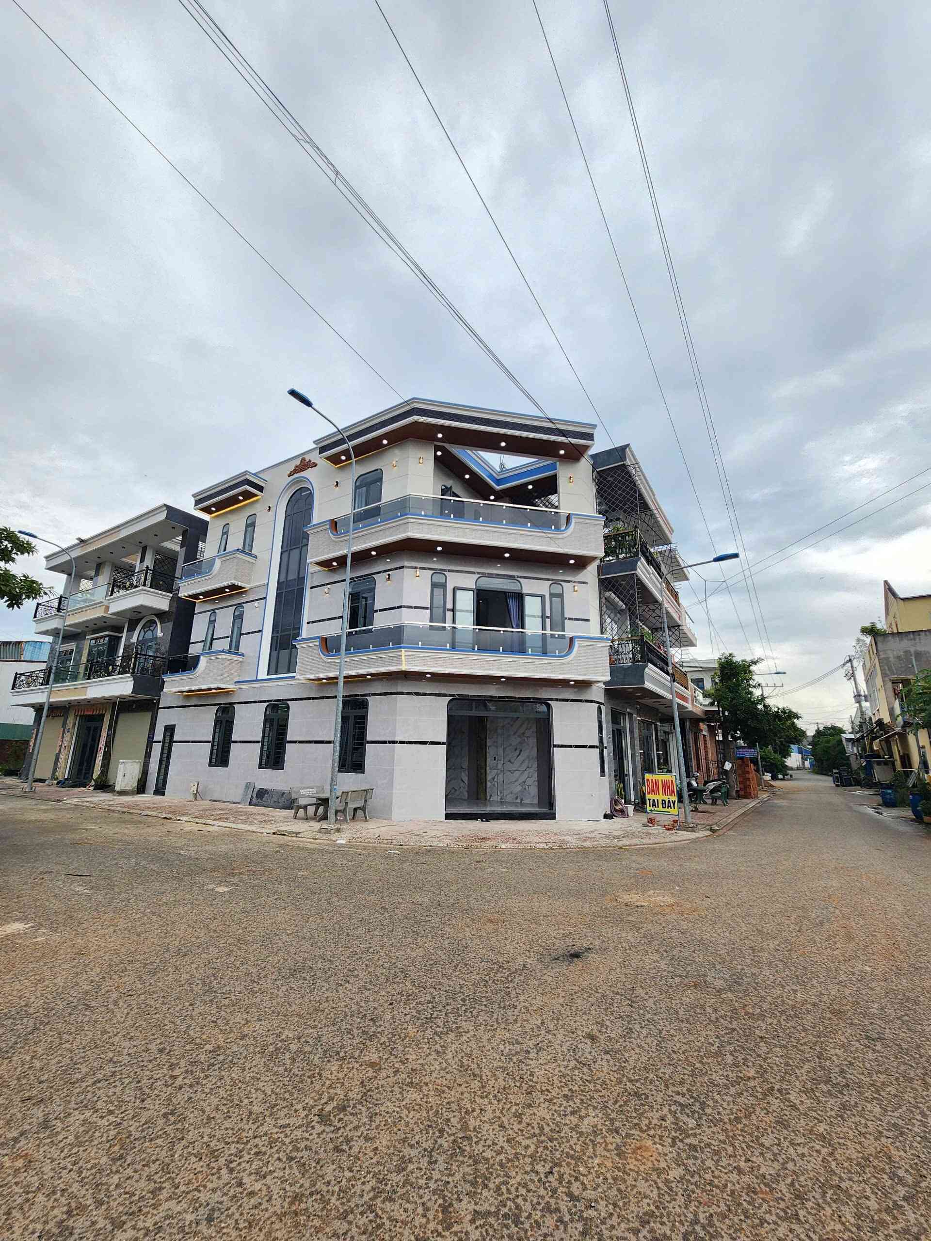 Bán căn góc mới 1T2L 5x16.5m, mặt tiền Bình Chuẩn 44 p.Bình Chuẩn, full nội thất