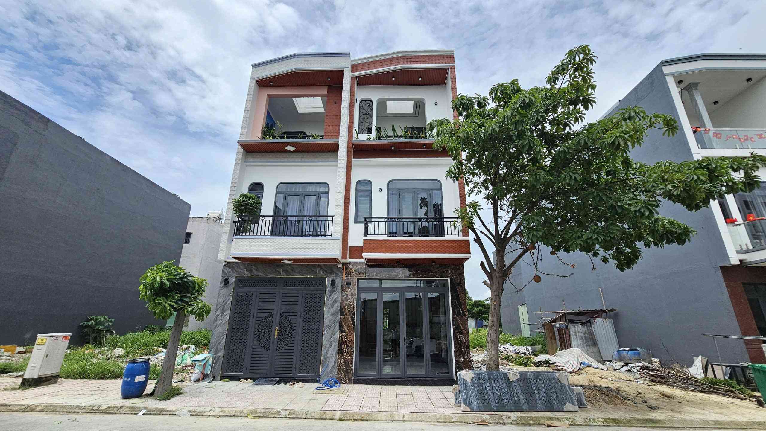 Bán nhà mới 1T2L 4x16.5m hoàn công, đường D1 KDC Lê Phong An Phú 3, full nội thất