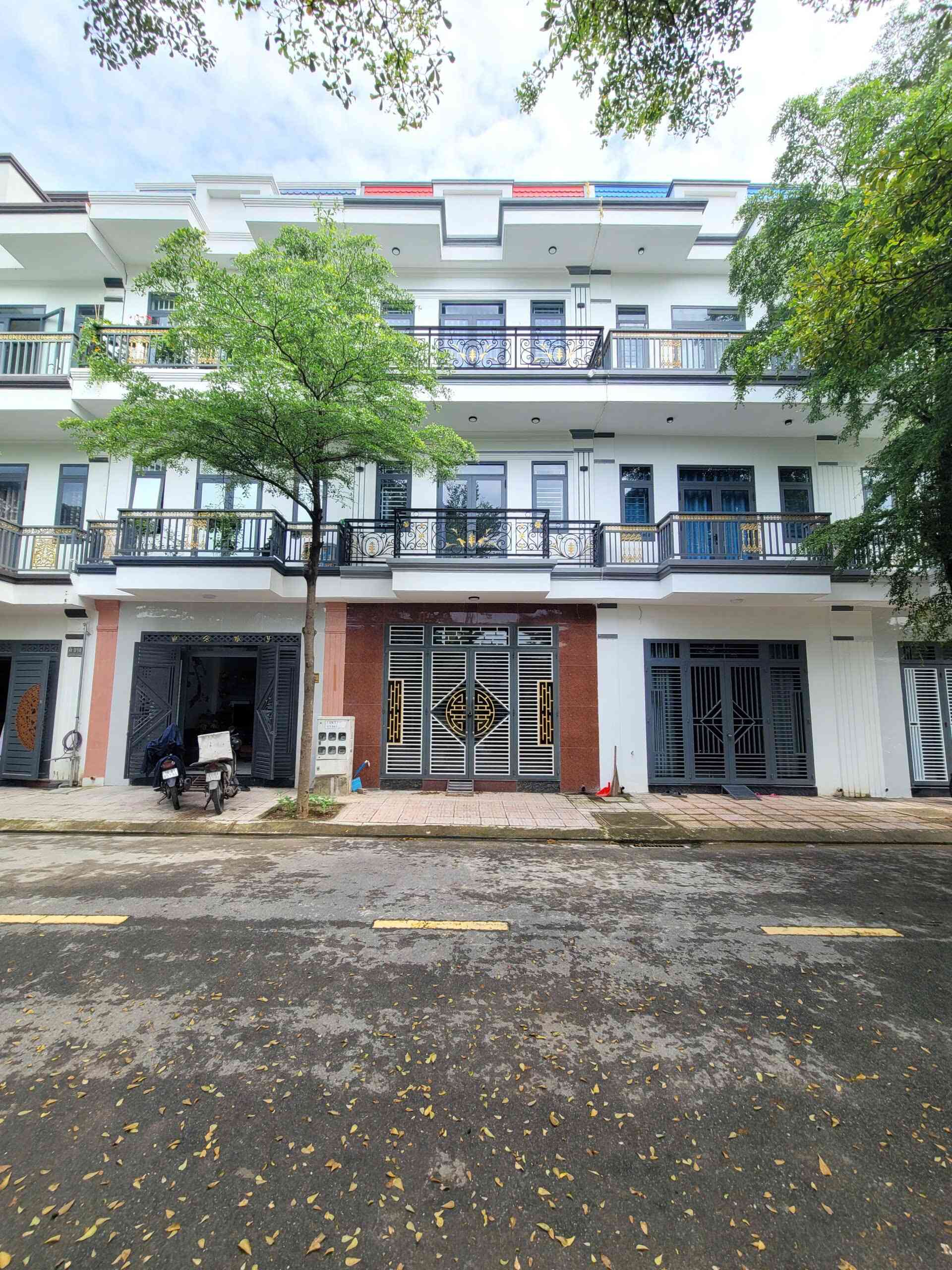 Bán nhà mới 1T2L 5x12m hoàn công, đường N3 KDC U&I, full nội thất