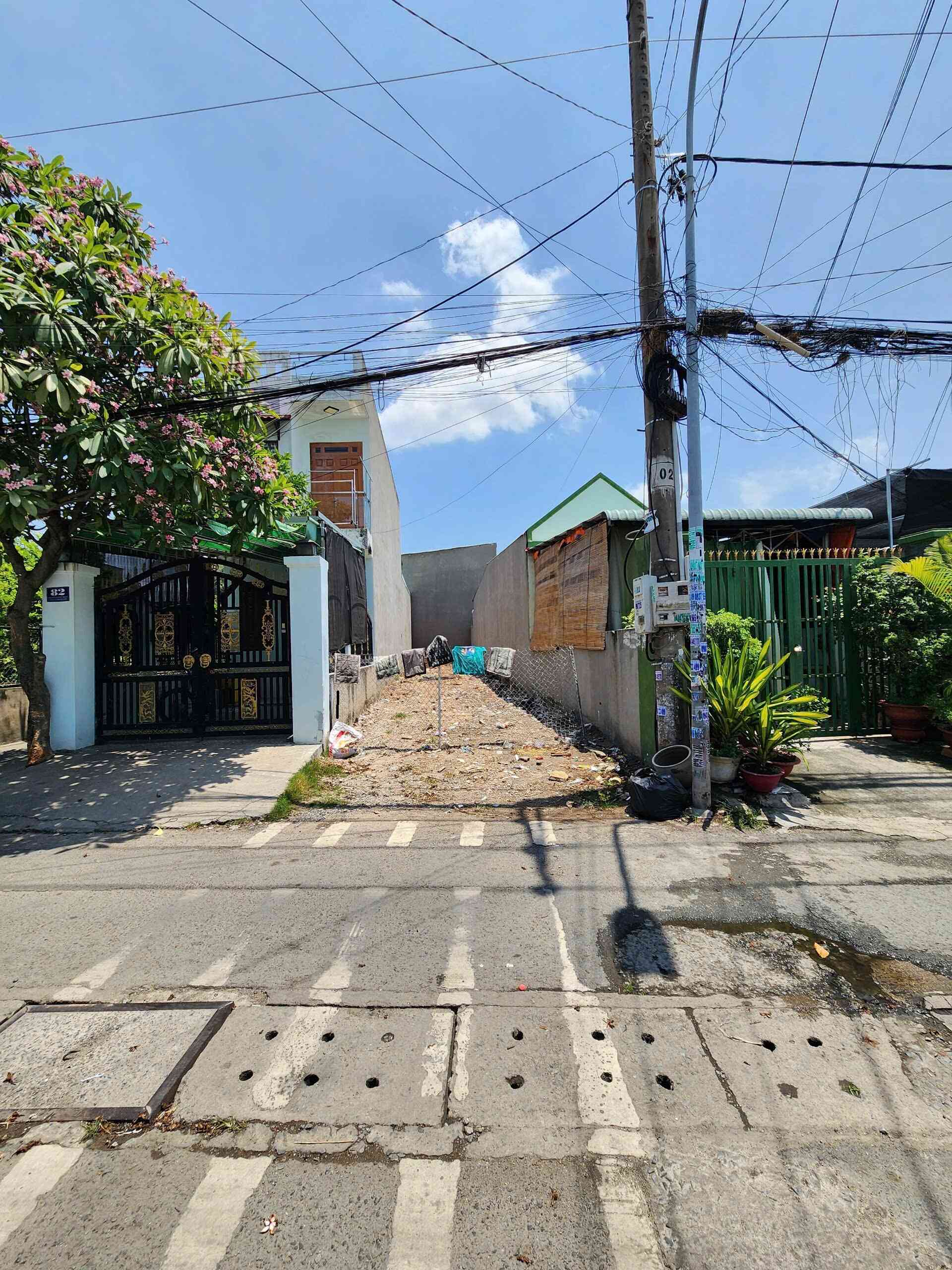 Bán đất 4x30m, mặt tiền Nguyễn Văn Trỗi p. Dĩ An gần chợ Dĩ An 1