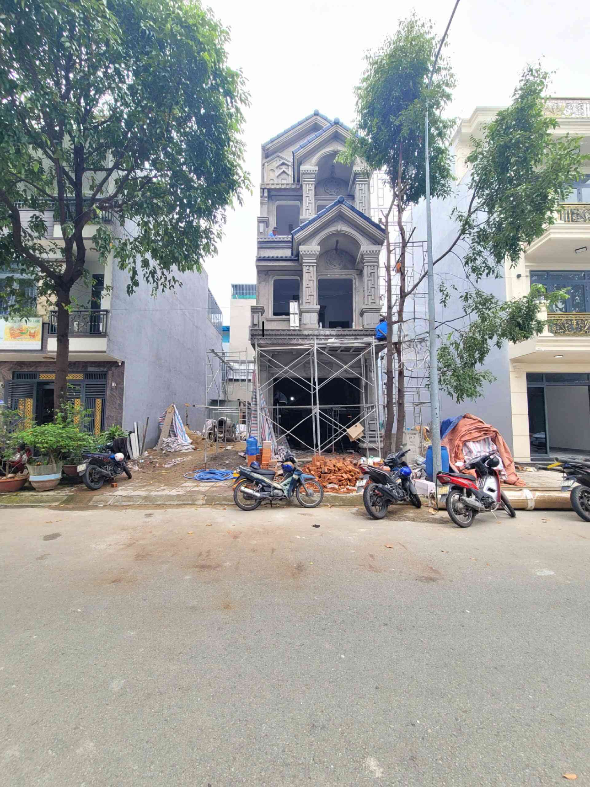 Bán nhà mới 1T2L 4.5x17.5m hoàn công, đường số 3 KDC Thanh Bình, full nội thất