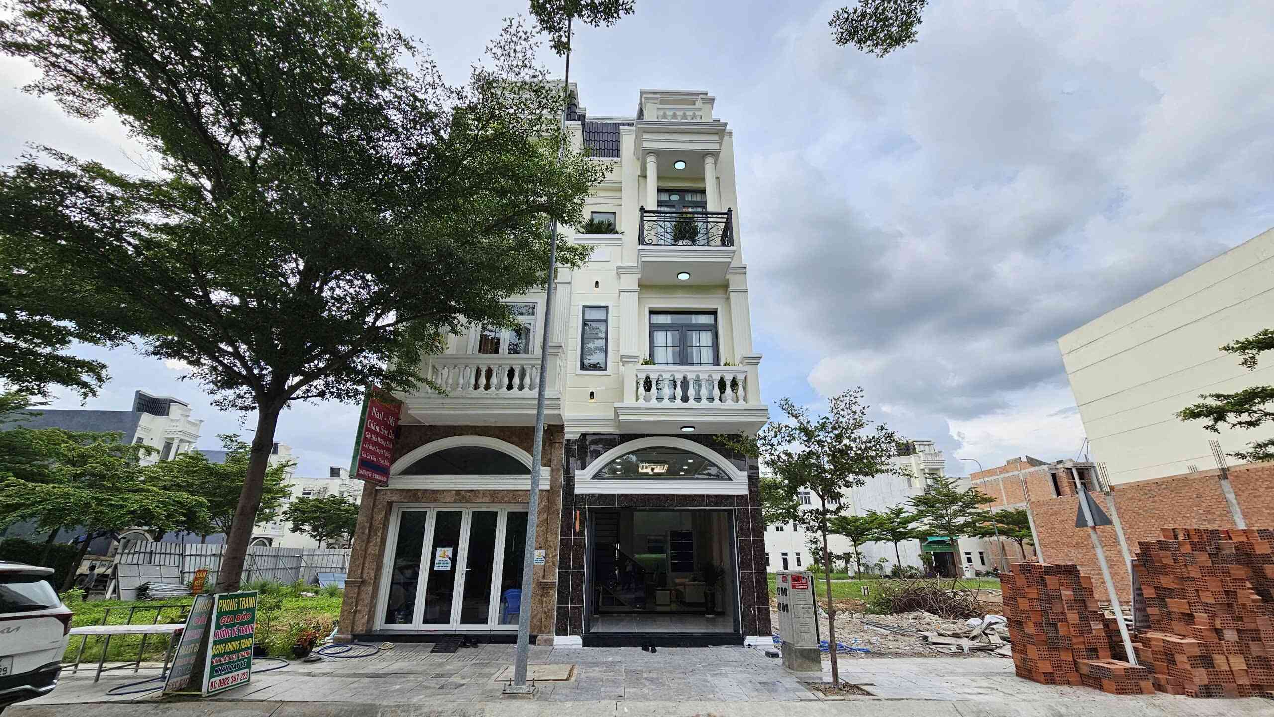 Bán nhà mới kế công viên 1T2L 4x15m hoàn công, đường N3 KDC Icon Central, full nội thất