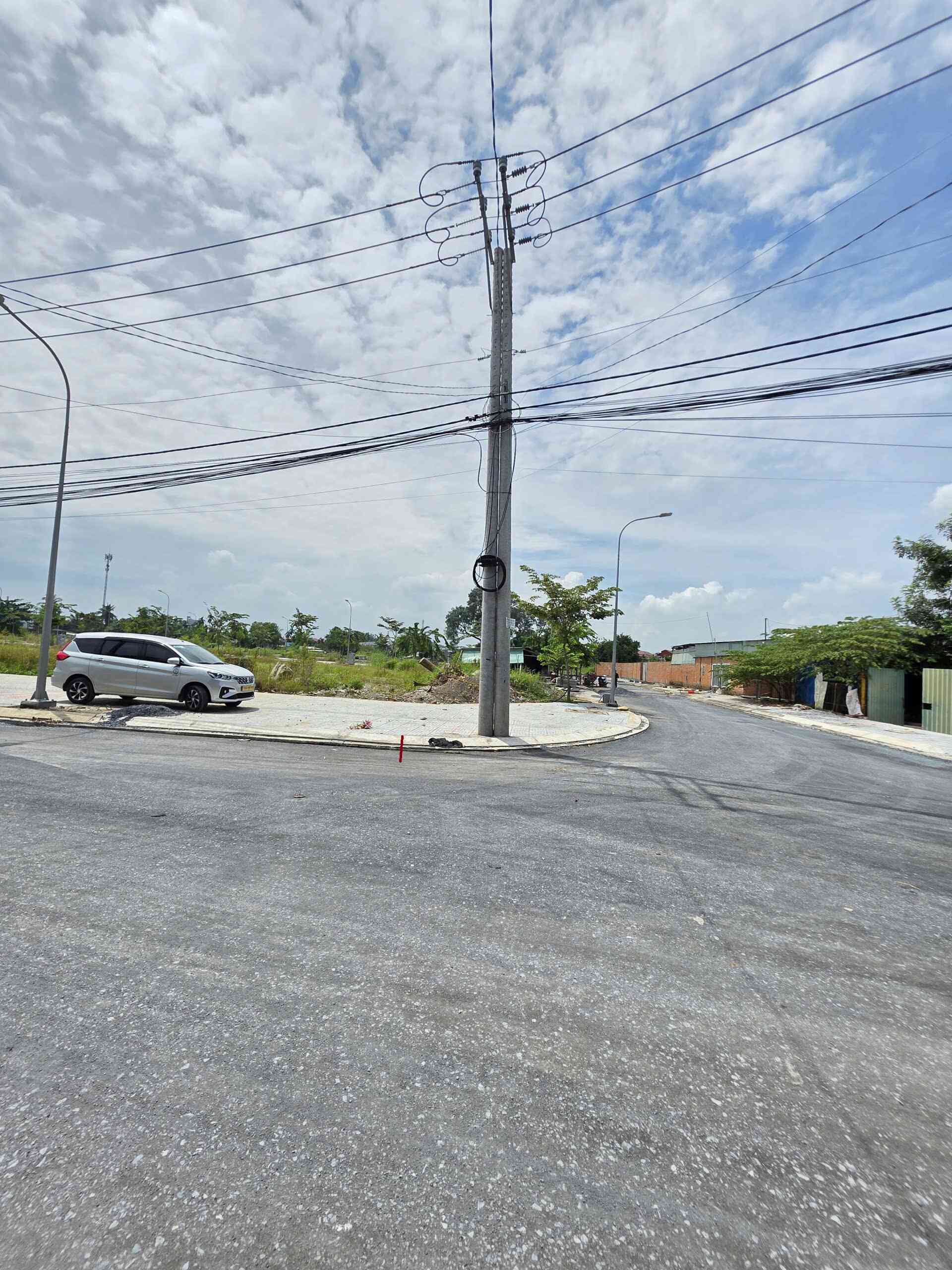 Bán lô góc 5.6x18m, gần Nguyễn Thị Tồn p. Bửu Hòa, thổ cư 100%