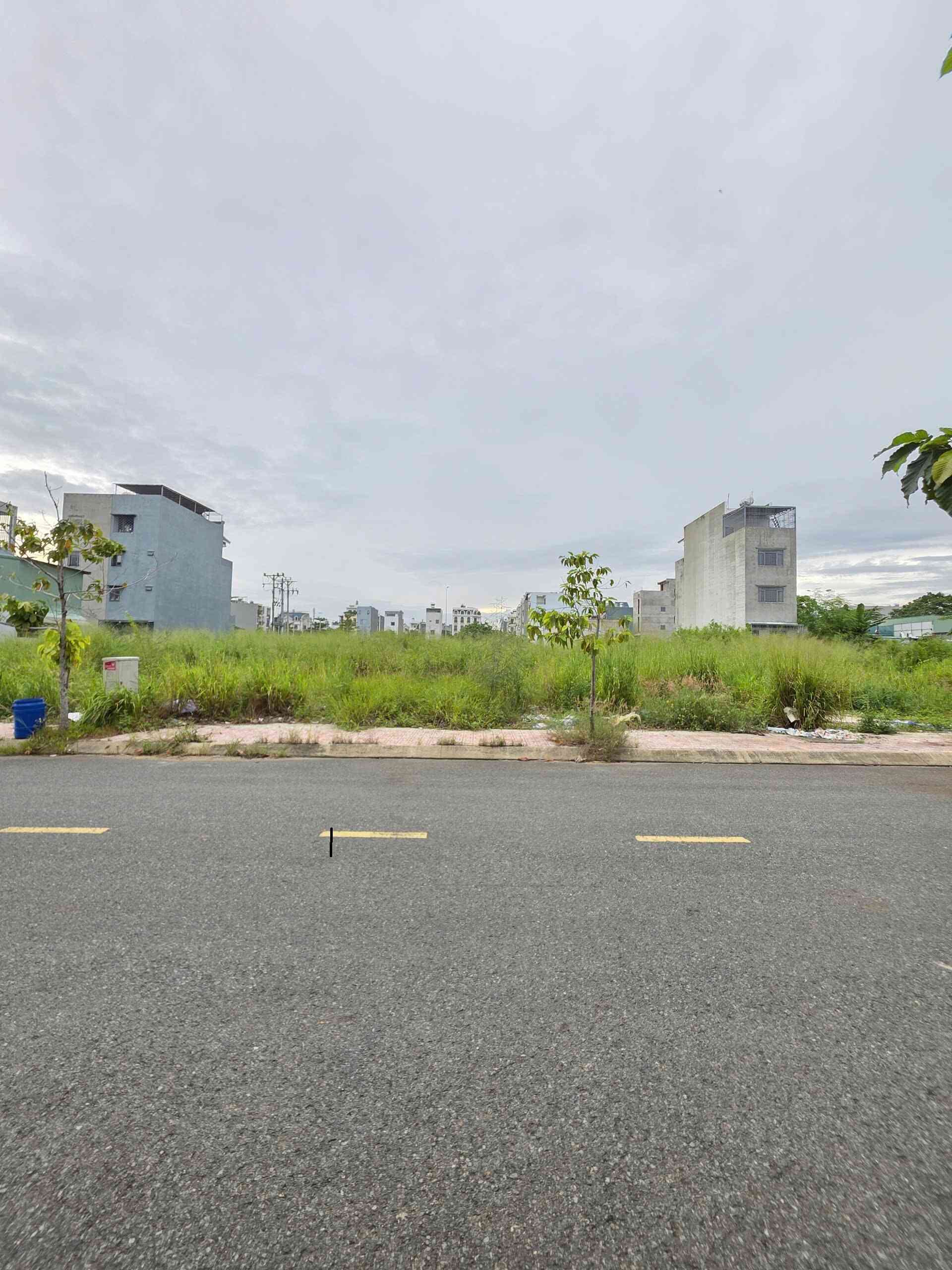 Bán đất 5x19m, đường D1 KDC Phú Hồng Thịnh 9 p. Bình An gần làng đại học