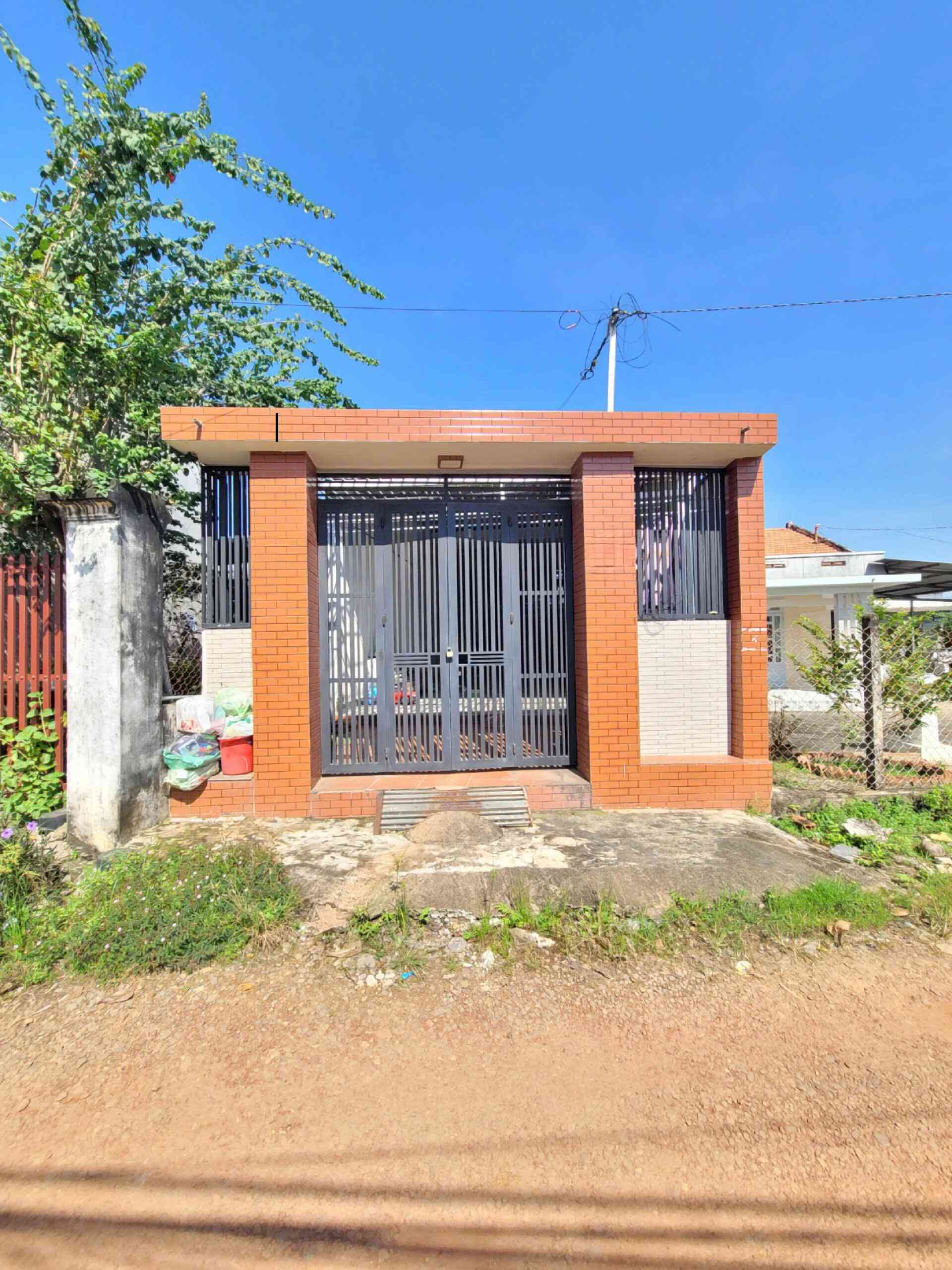 Bán nhà cấp 4 (5x25m), hẻm Bùi Thị Xuân p. Tân Bình gần chợ, đang thuê 4tr/th